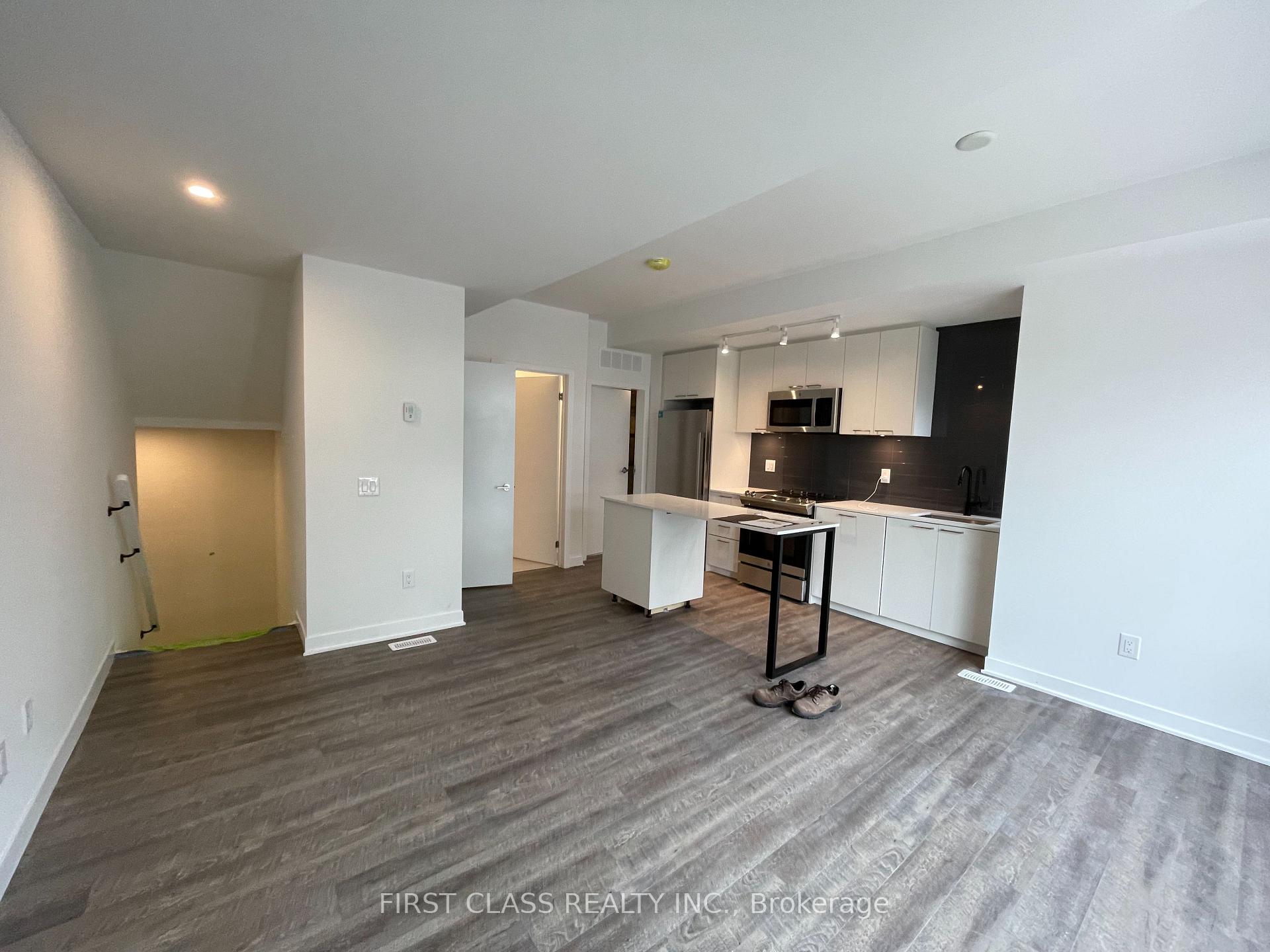 Photo 3 of Unit TH13, 20 Ed Clark Gardens, Toronto, Weston-Pellam Park — HOMEH