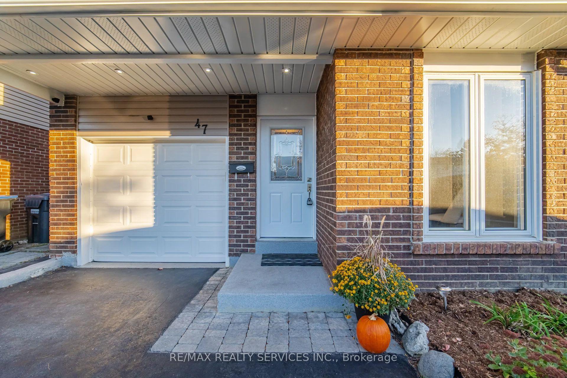 Photo 3 of 47 Lindridge Avenue, Brampton, Westgate — HOMEH