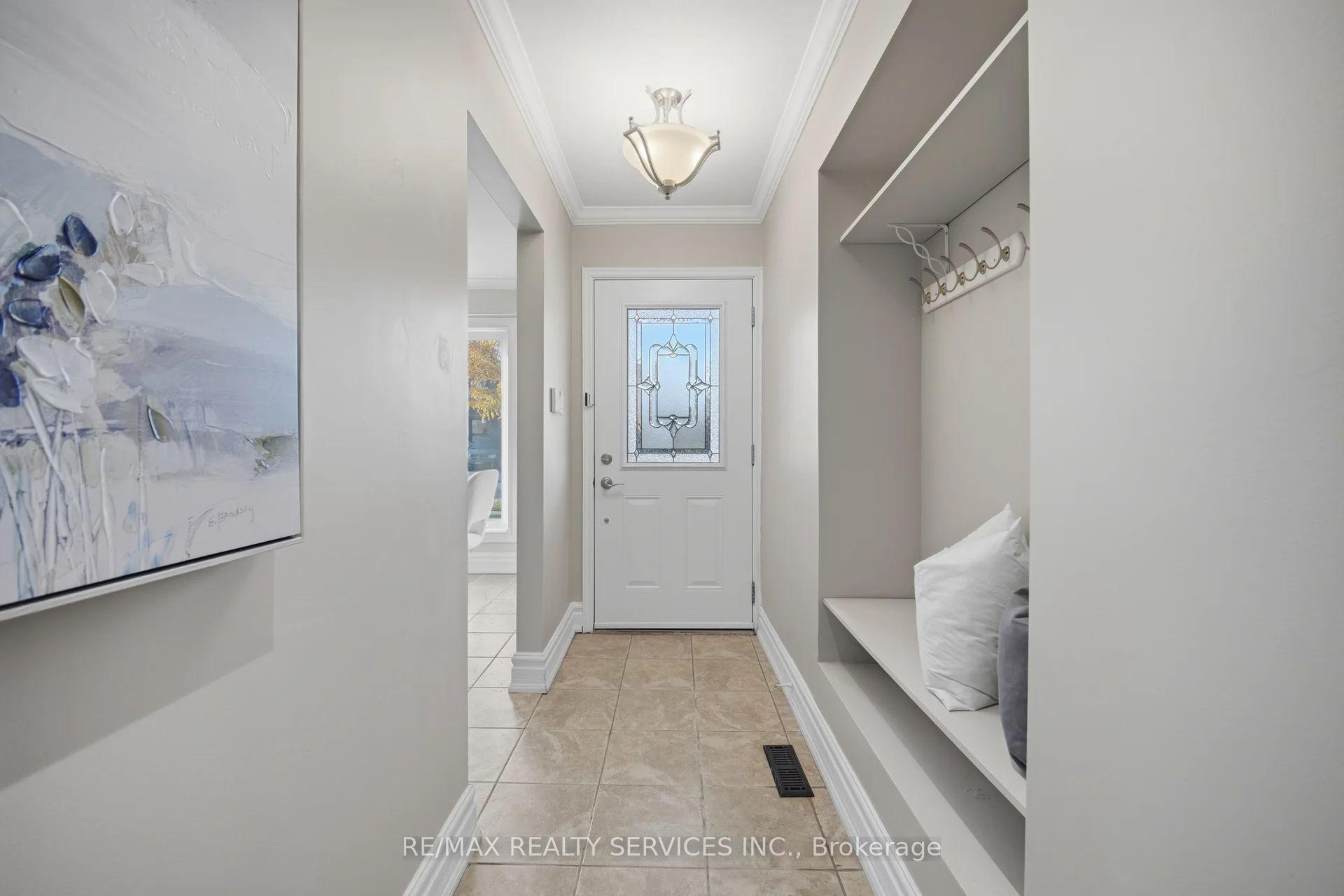 Photo 4 of 47 Lindridge Avenue, Brampton, Westgate — HOMEH