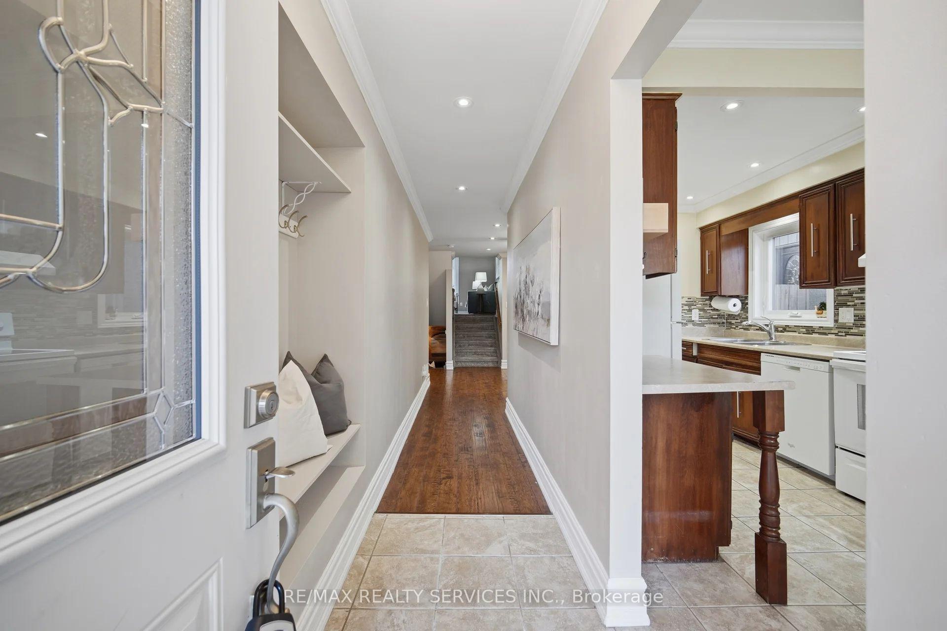 Photo 5 of 47 Lindridge Avenue, Brampton, Westgate — HOMEH