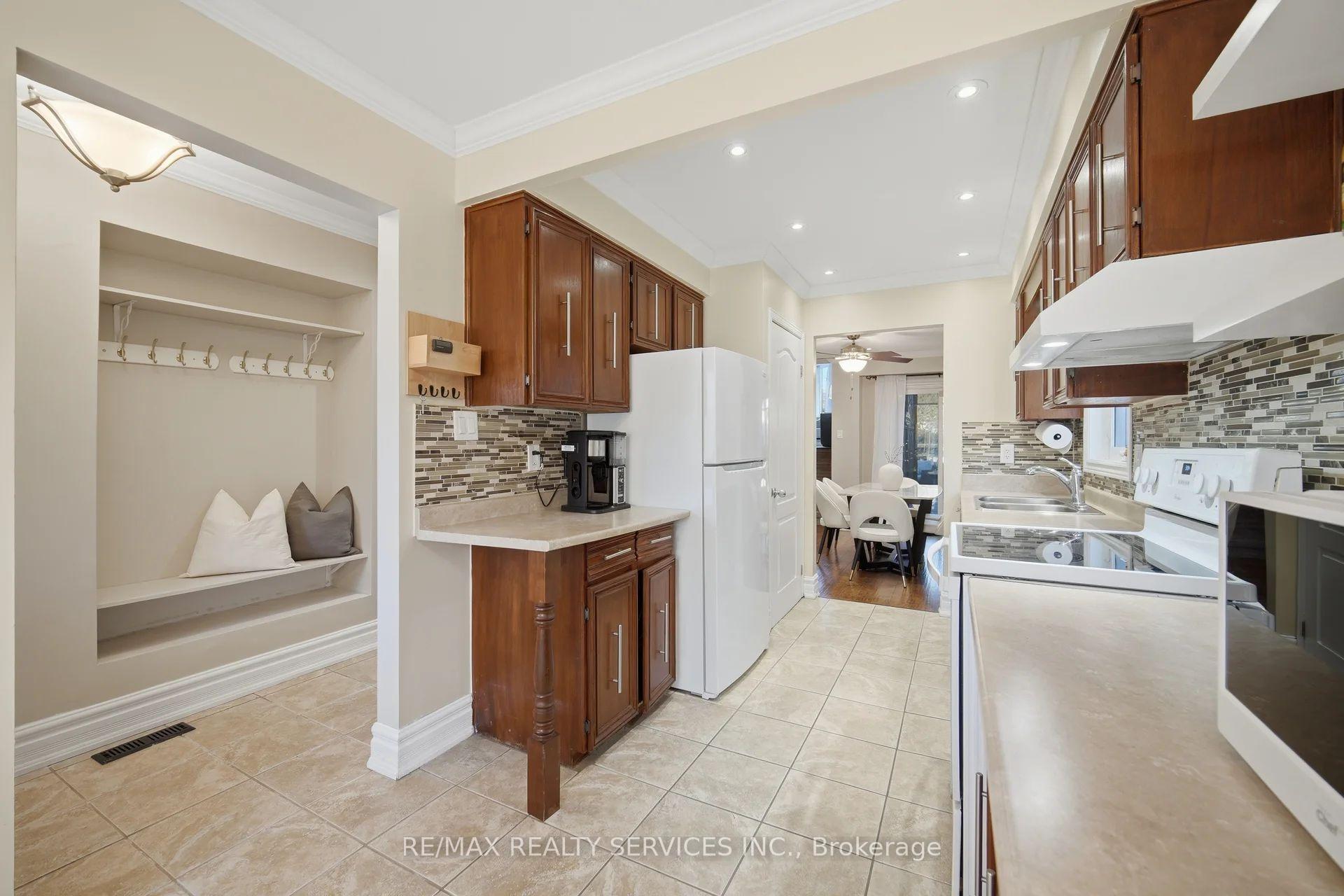 Photo 6 of 47 Lindridge Avenue, Brampton, Westgate — HOMEH