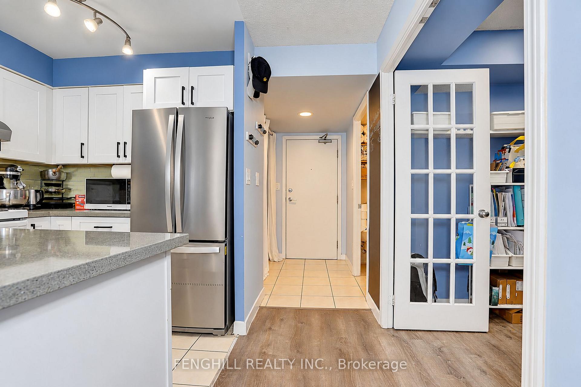 Photo 5 of Unit 910, 2 Rean Drive, North York, Bayview Village — HOMEH