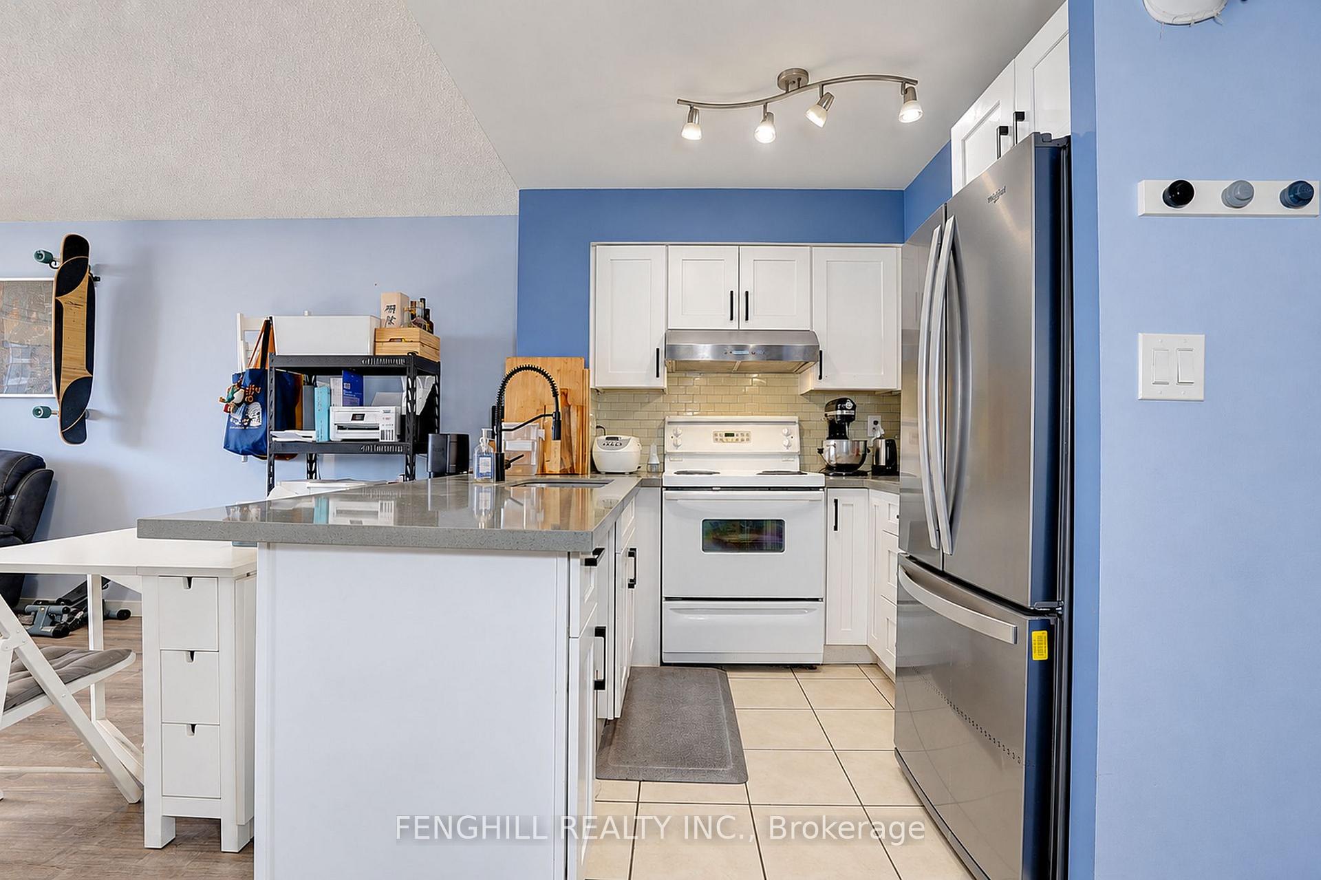 Photo 6 of Unit 910, 2 Rean Drive, North York, Bayview Village — HOMEH