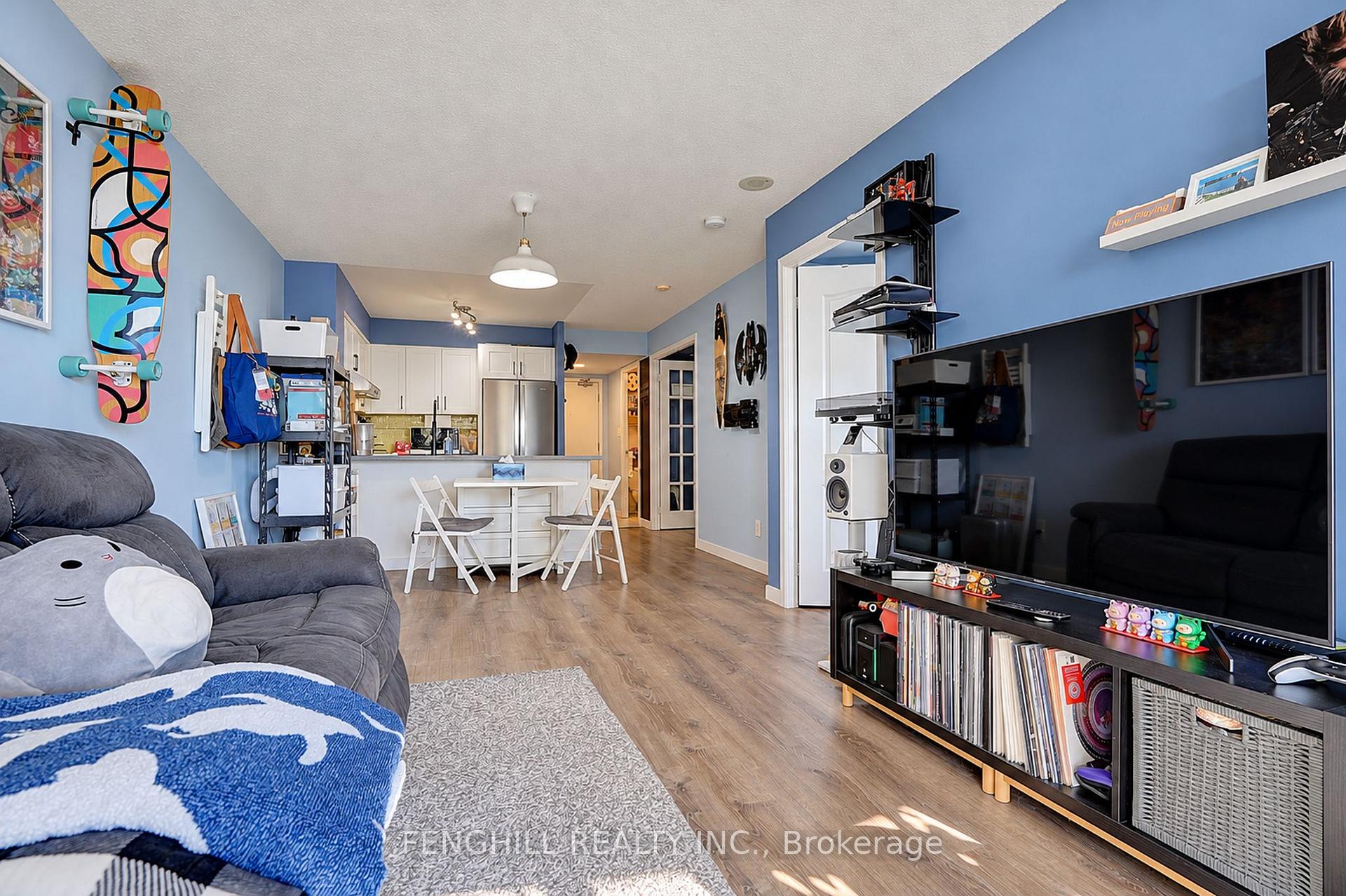 Photo 11 of Unit 910, 2 Rean Drive, North York, Bayview Village — HOMEH