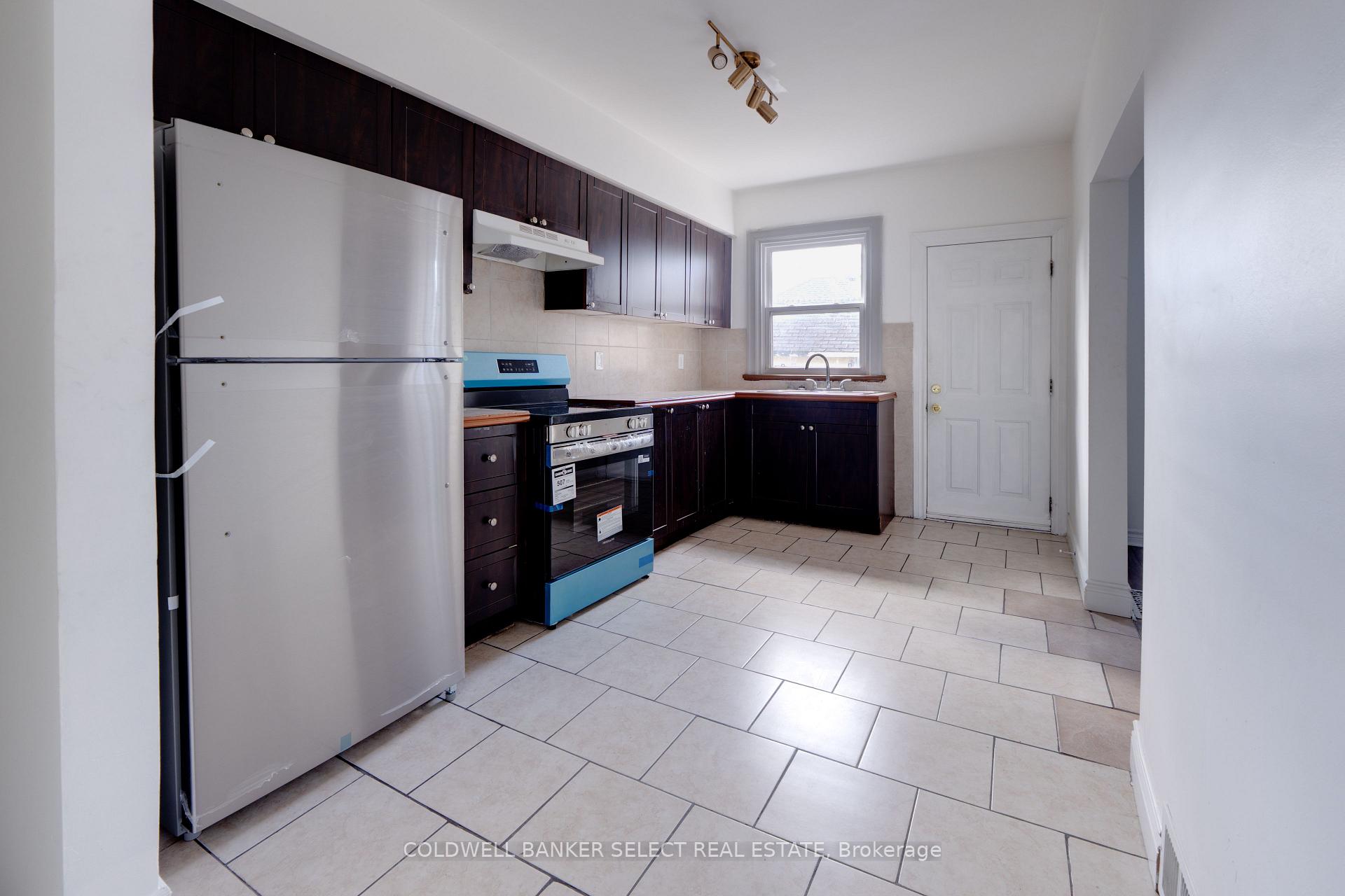 Photo 4 of 55 Frederick Avenue, Hamilton, Crown Point — HOMEH