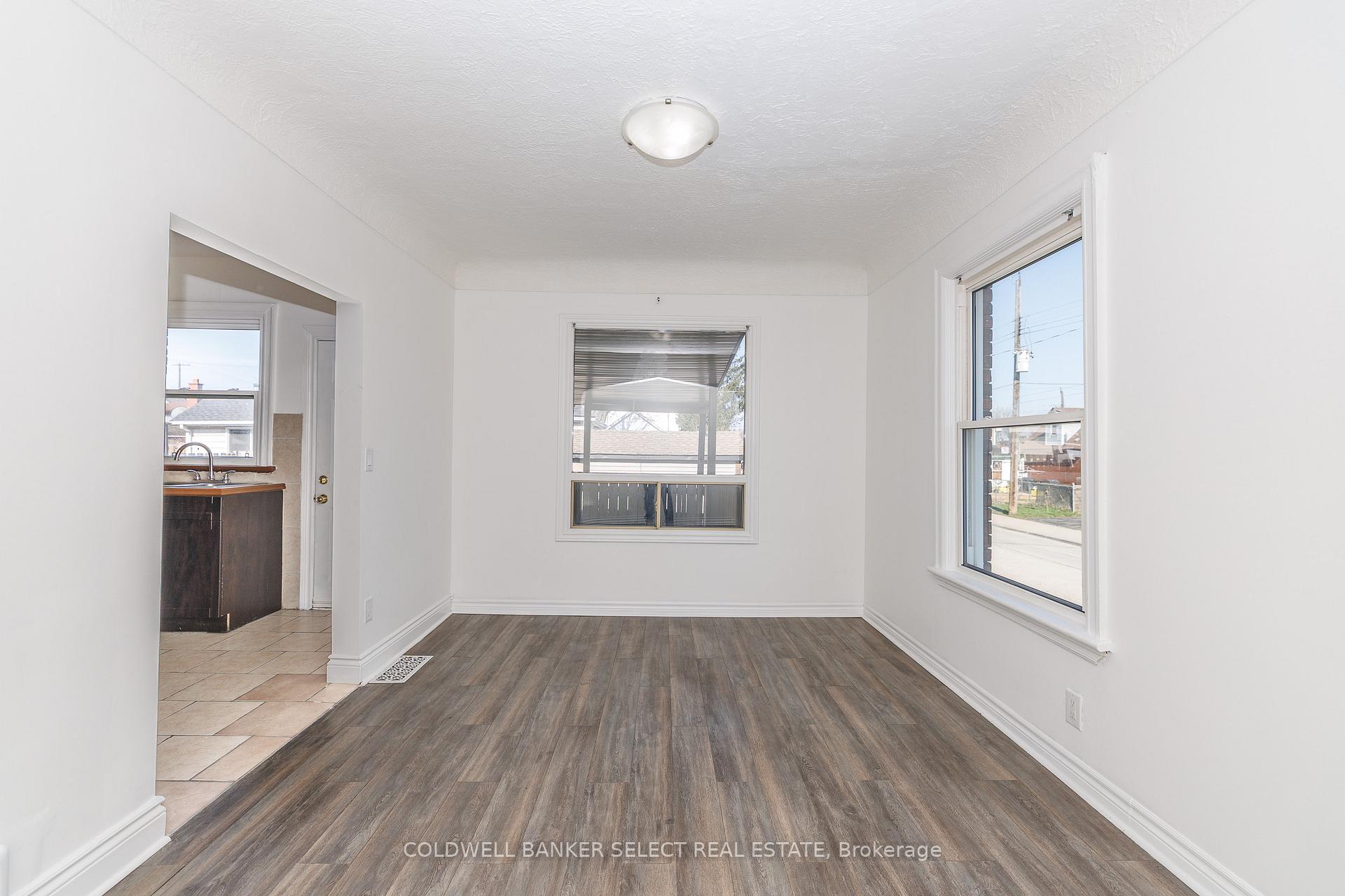 Photo 5 of 55 Frederick Avenue, Hamilton, Crown Point — HOMEH