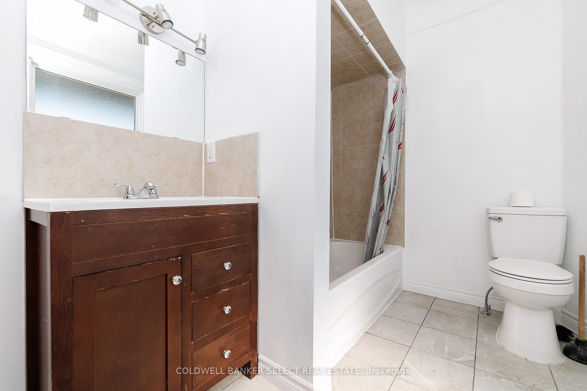 Photo 9 of 55 Frederick Avenue, Hamilton, Crown Point — HOMEH