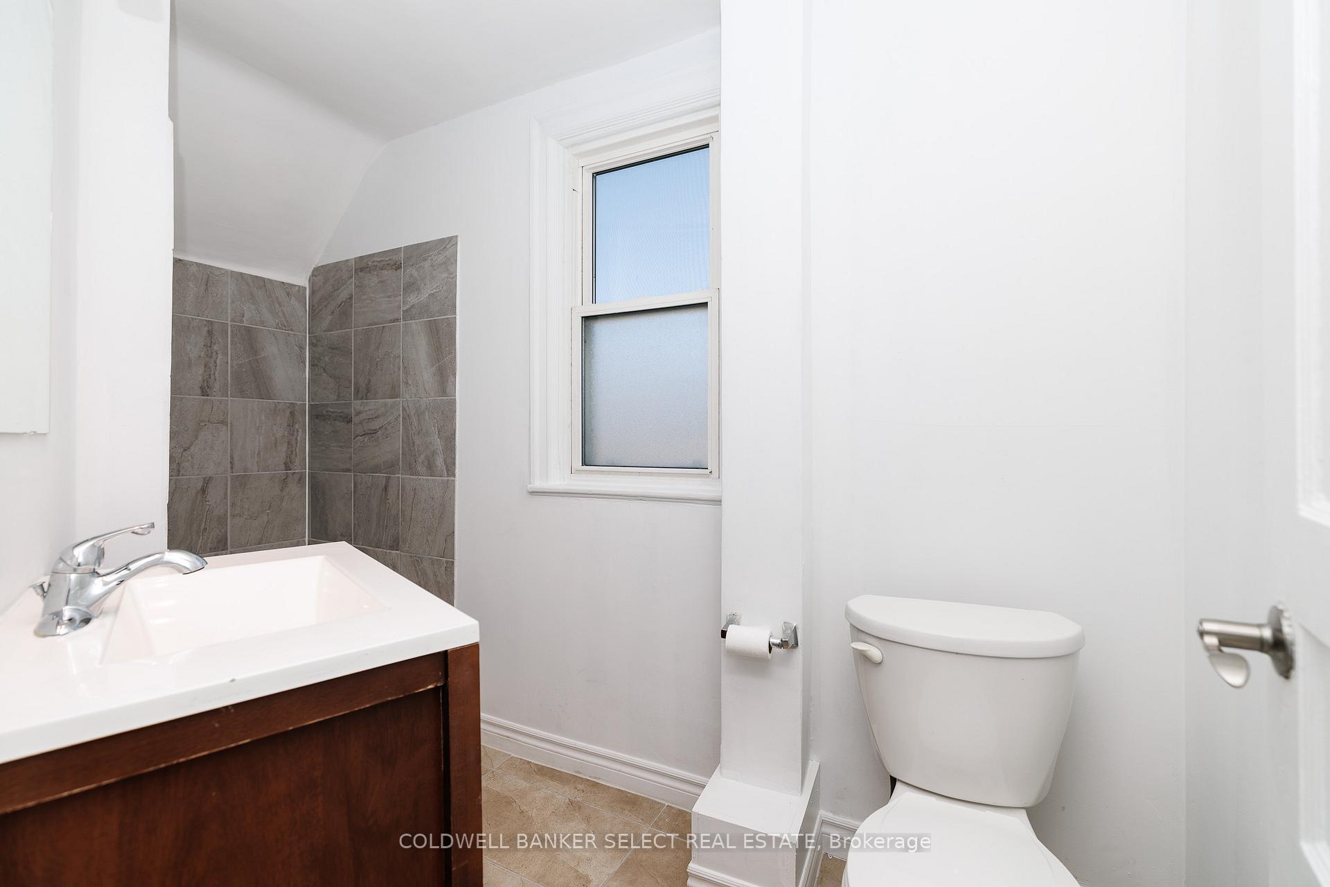 Photo 15 of 55 Frederick Avenue, Hamilton, Crown Point — HOMEH
