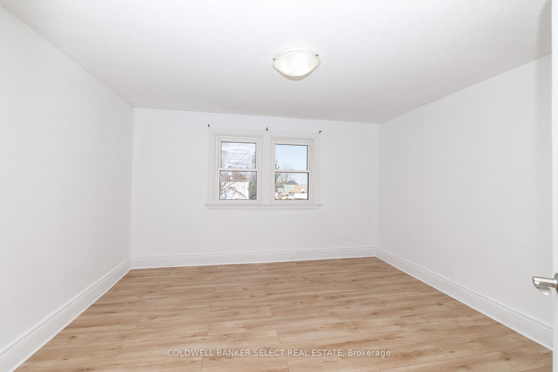 Photo 17 of 55 Frederick Avenue, Hamilton, Crown Point — HOMEH