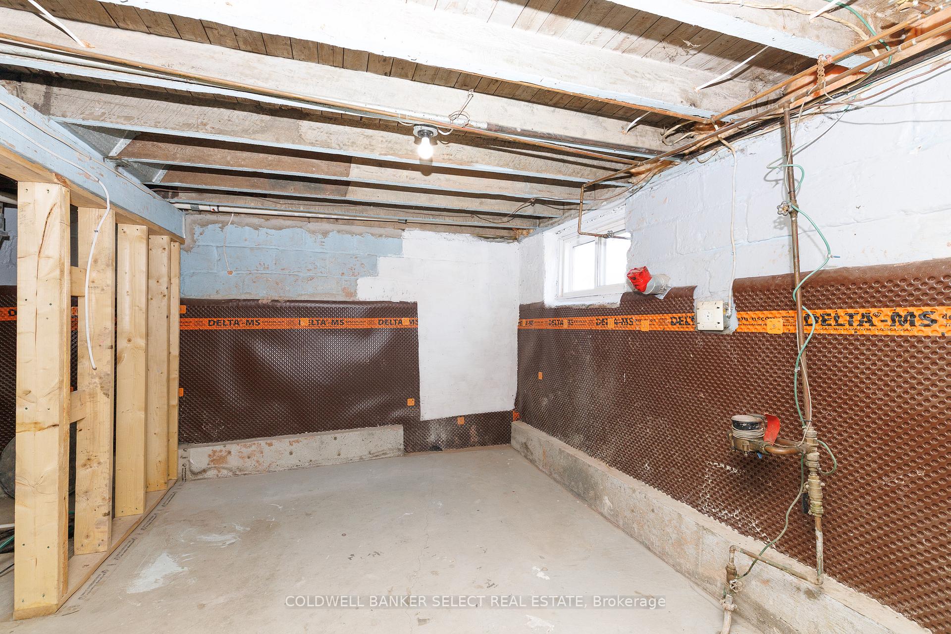 Photo 23 of 55 Frederick Avenue, Hamilton, Crown Point — HOMEH