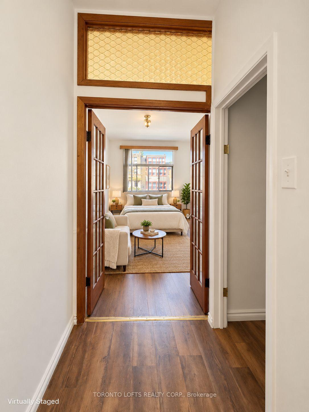Photo of 381 Dundas Street E