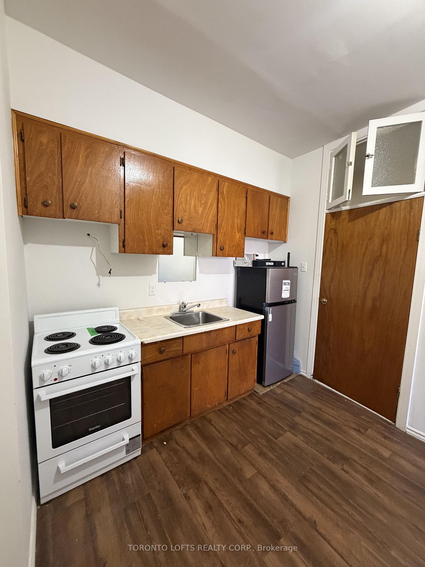 Photo 2 of 381 Dundas Street E, Toronto, Moss Park — HOMEH