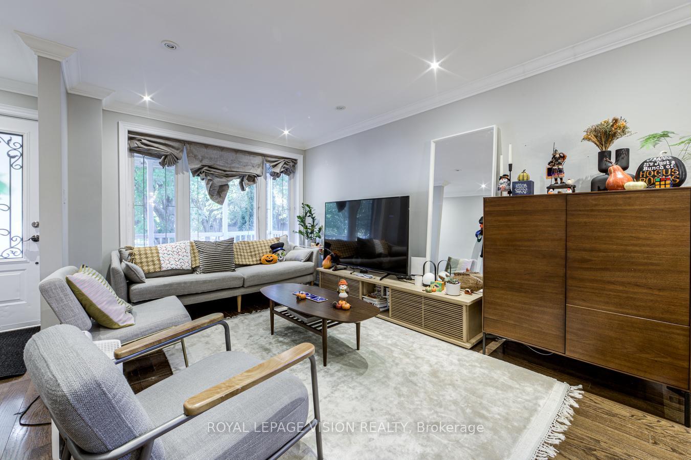 Photo 4 of 445 Shaw Street, Toronto, Trinity-Bellwoods — HOMEH