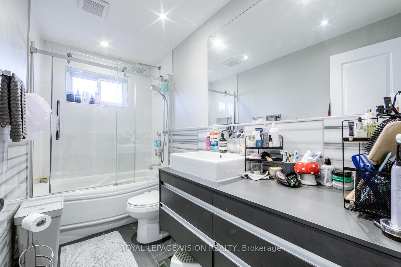 Photo 19 of 445 Shaw Street, Toronto, Trinity-Bellwoods — HOMEH