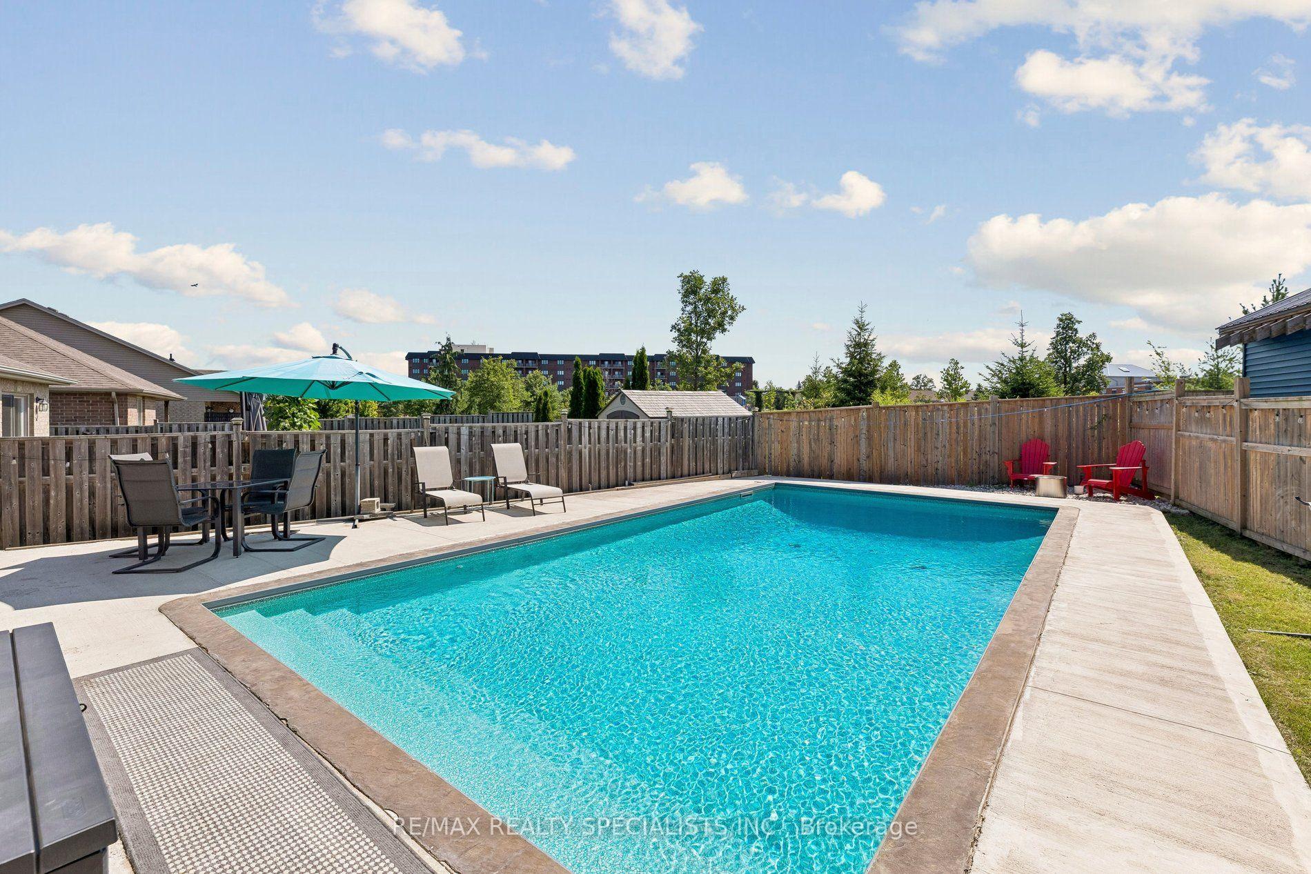Photo 2 of 375 Fairway Road, Woodstock, Woodstock - North — HOMEH