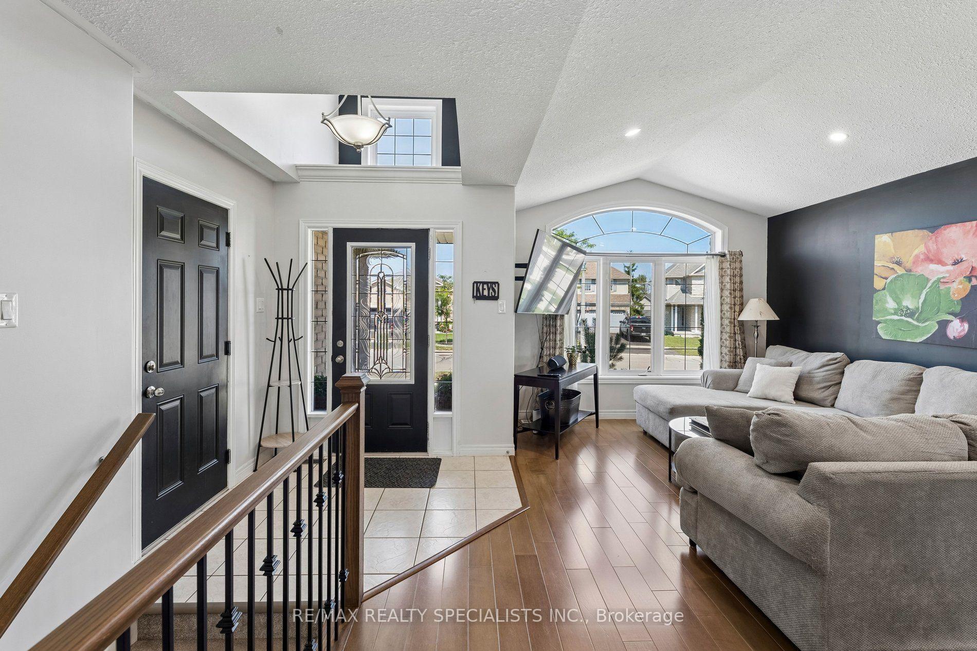 Photo 3 of 375 Fairway Road, Woodstock, Woodstock - North — HOMEH