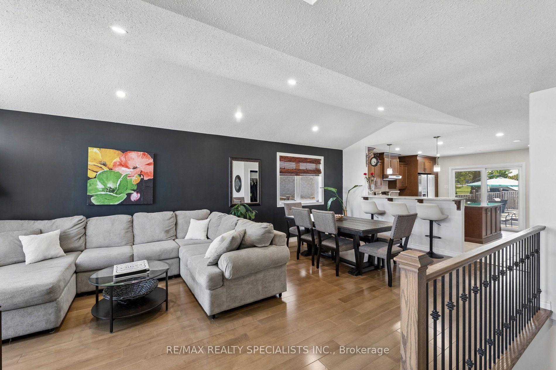 Photo 5 of 375 Fairway Road, Woodstock, Woodstock - North — HOMEH
