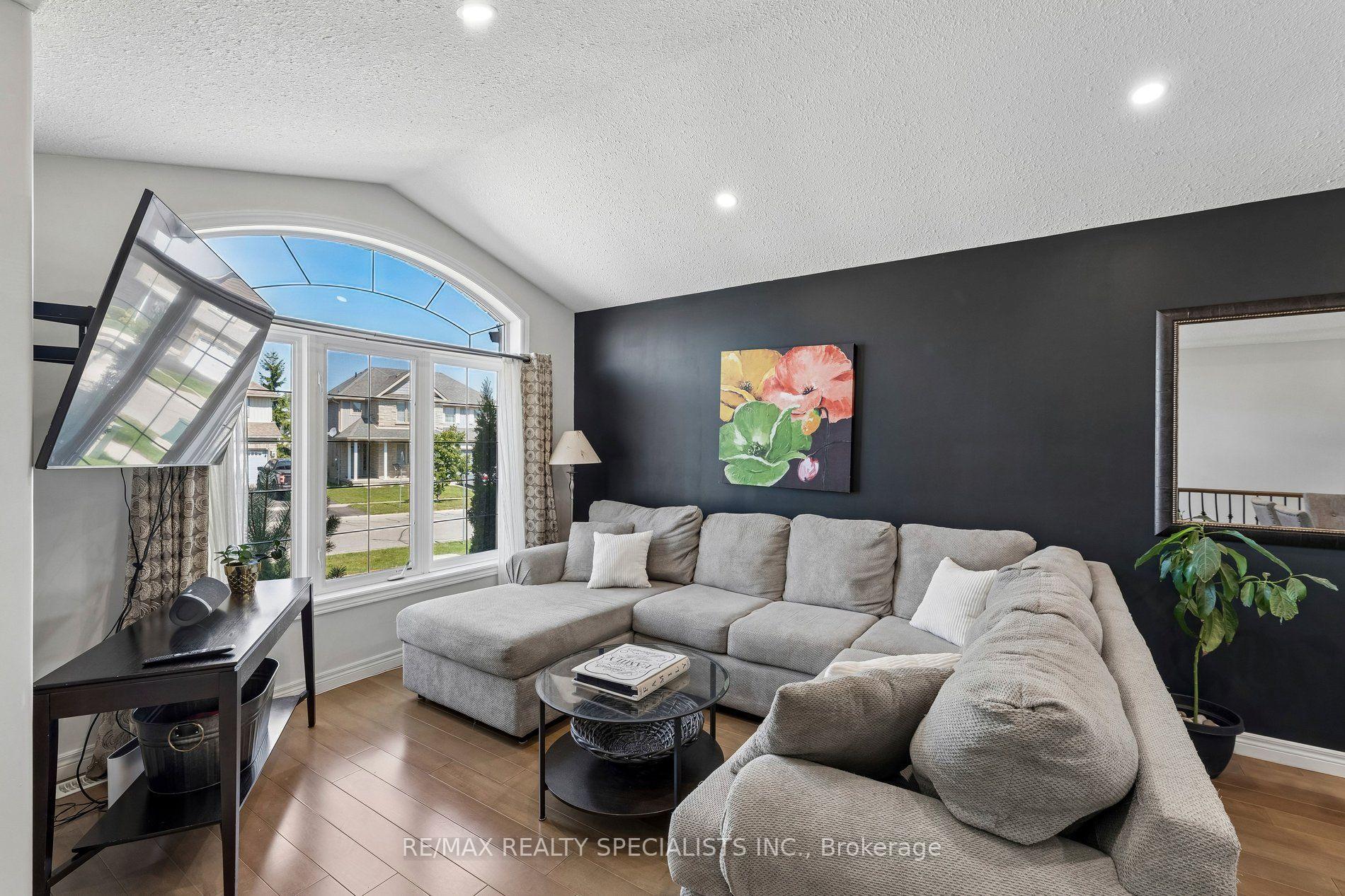 Photo 6 of 375 Fairway Road, Woodstock, Woodstock - North — HOMEH