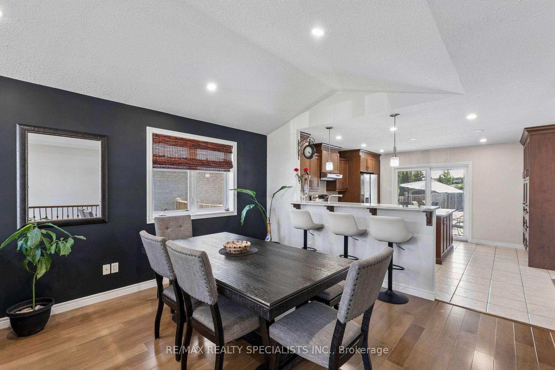 Photo 7 of 375 Fairway Road, Woodstock, Woodstock - North — HOMEH