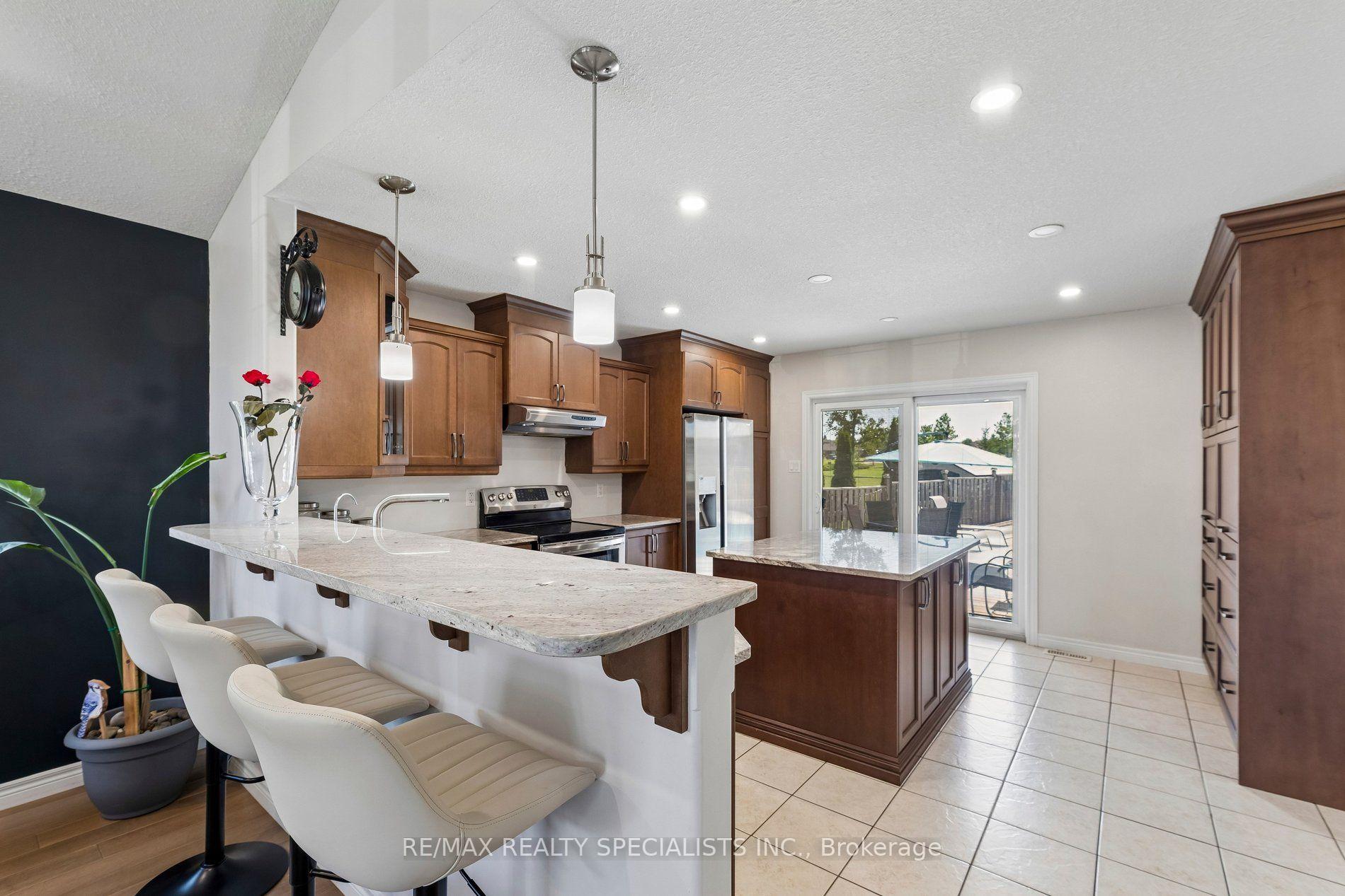 Photo 9 of 375 Fairway Road, Woodstock, Woodstock - North — HOMEH