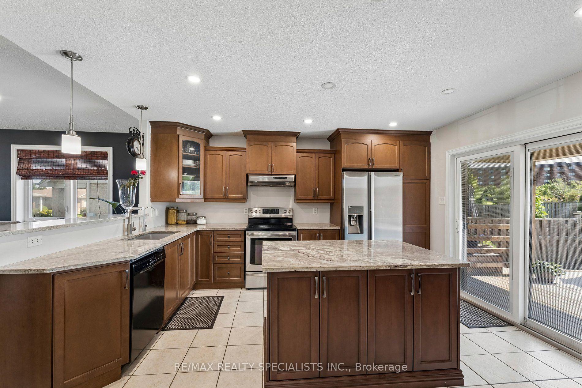Photo 10 of 375 Fairway Road, Woodstock, Woodstock - North — HOMEH