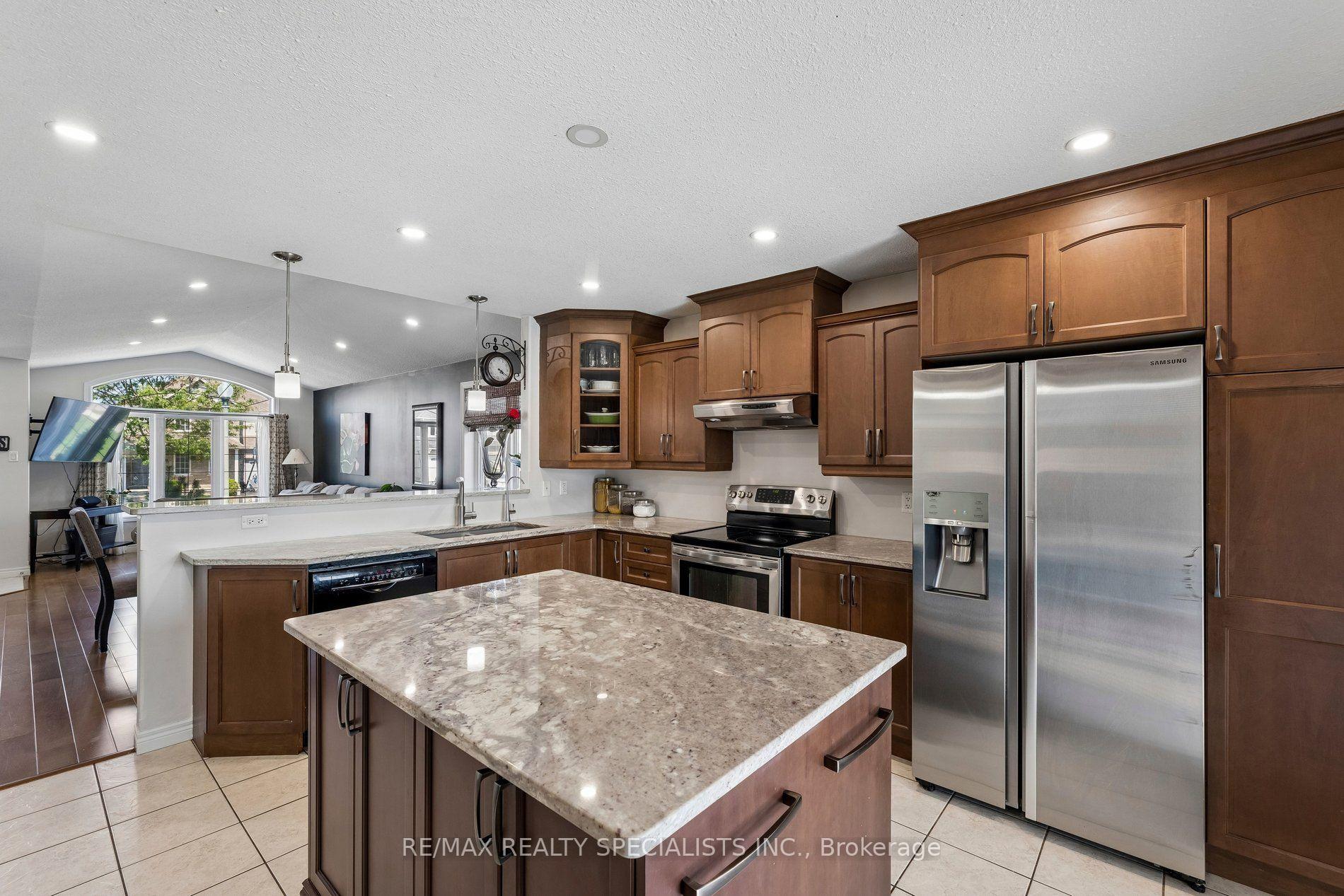 Photo 11 of 375 Fairway Road, Woodstock, Woodstock - North — HOMEH