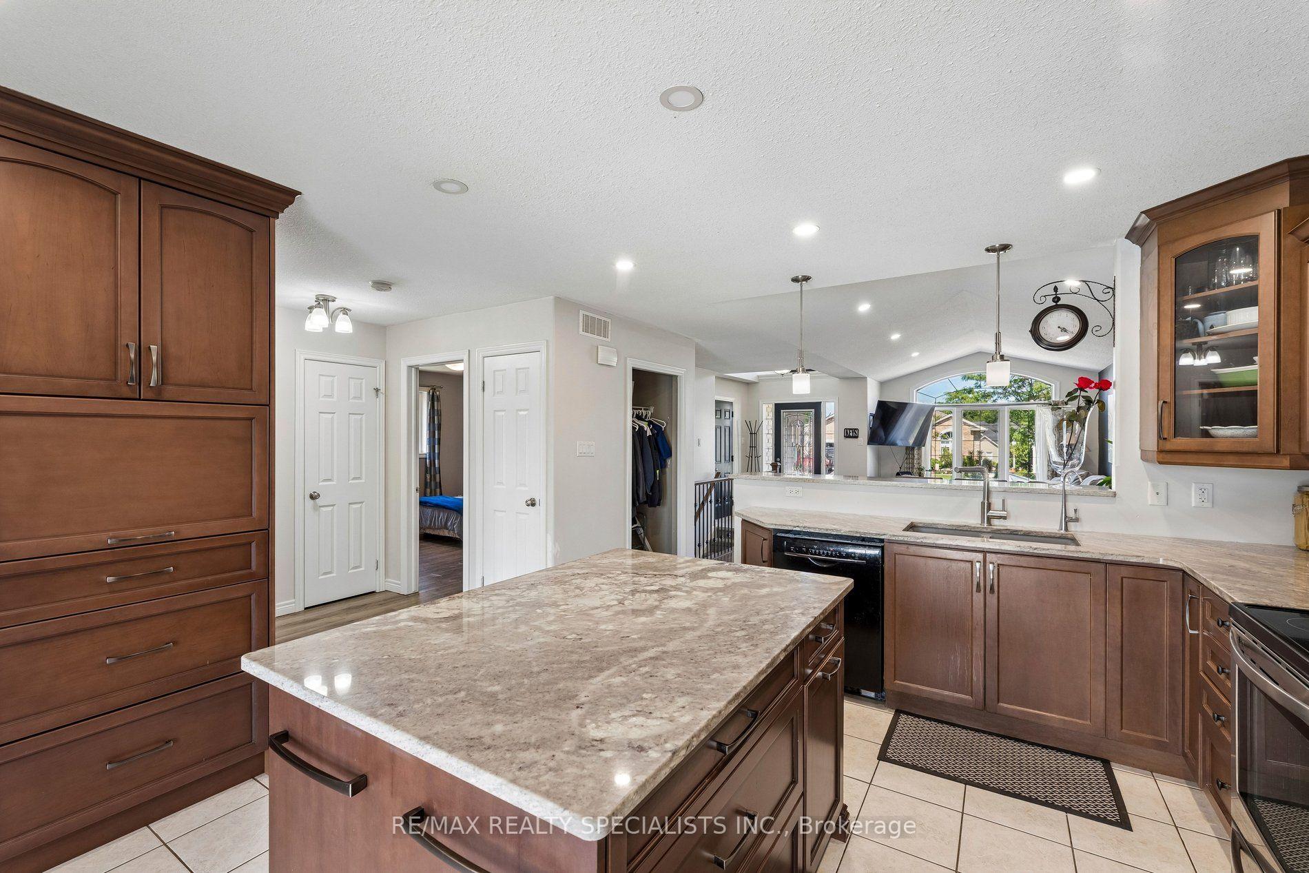 Photo 12 of 375 Fairway Road, Woodstock, Woodstock - North — HOMEH