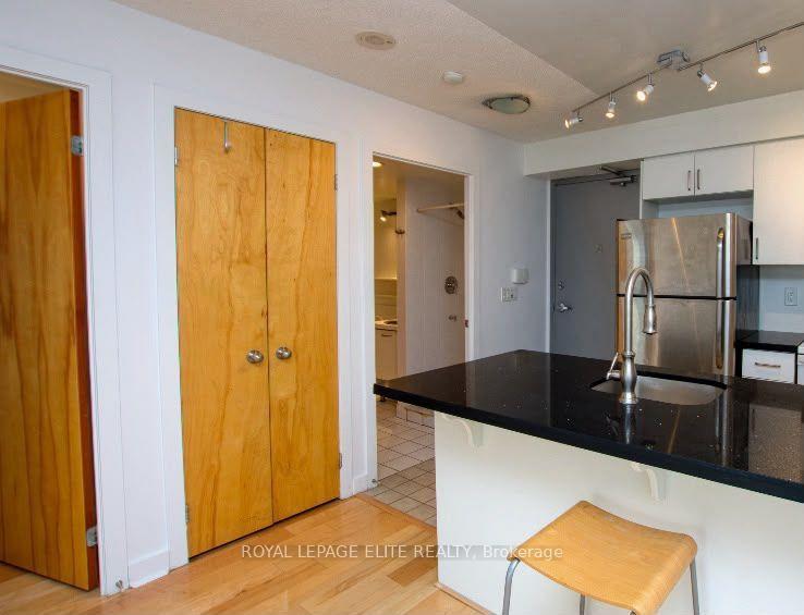 Photo of Unit 1514, 255 Richmond Street E