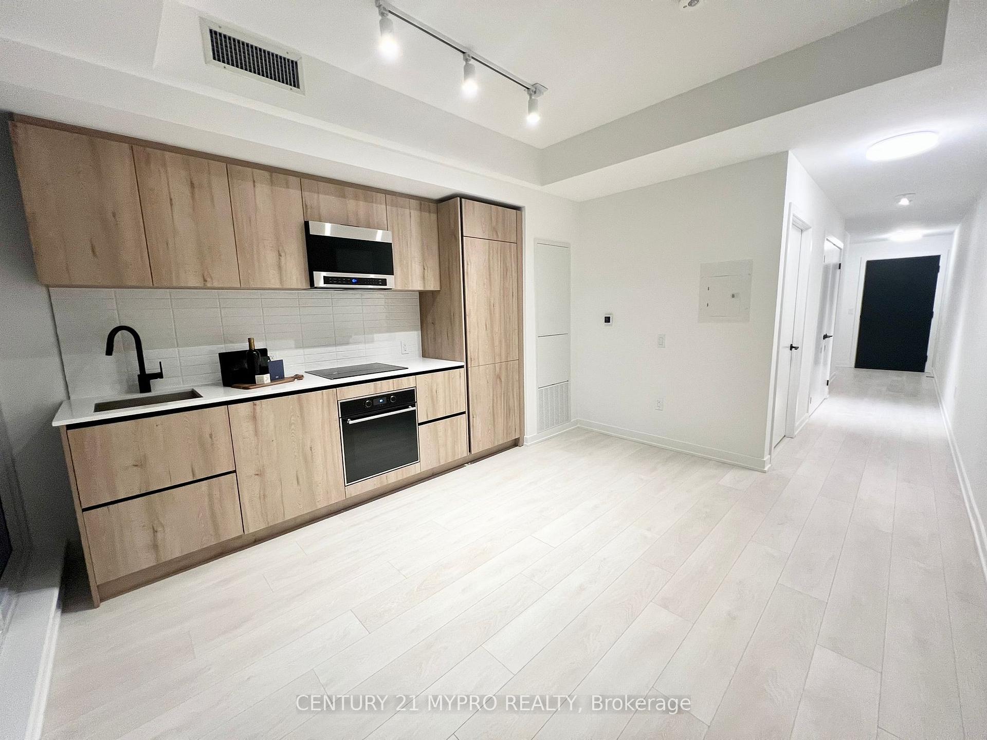 Photo 1 of Unit 204, 127 Broadway Avenue, Toronto, Mount Pleasant West — HOMEH
