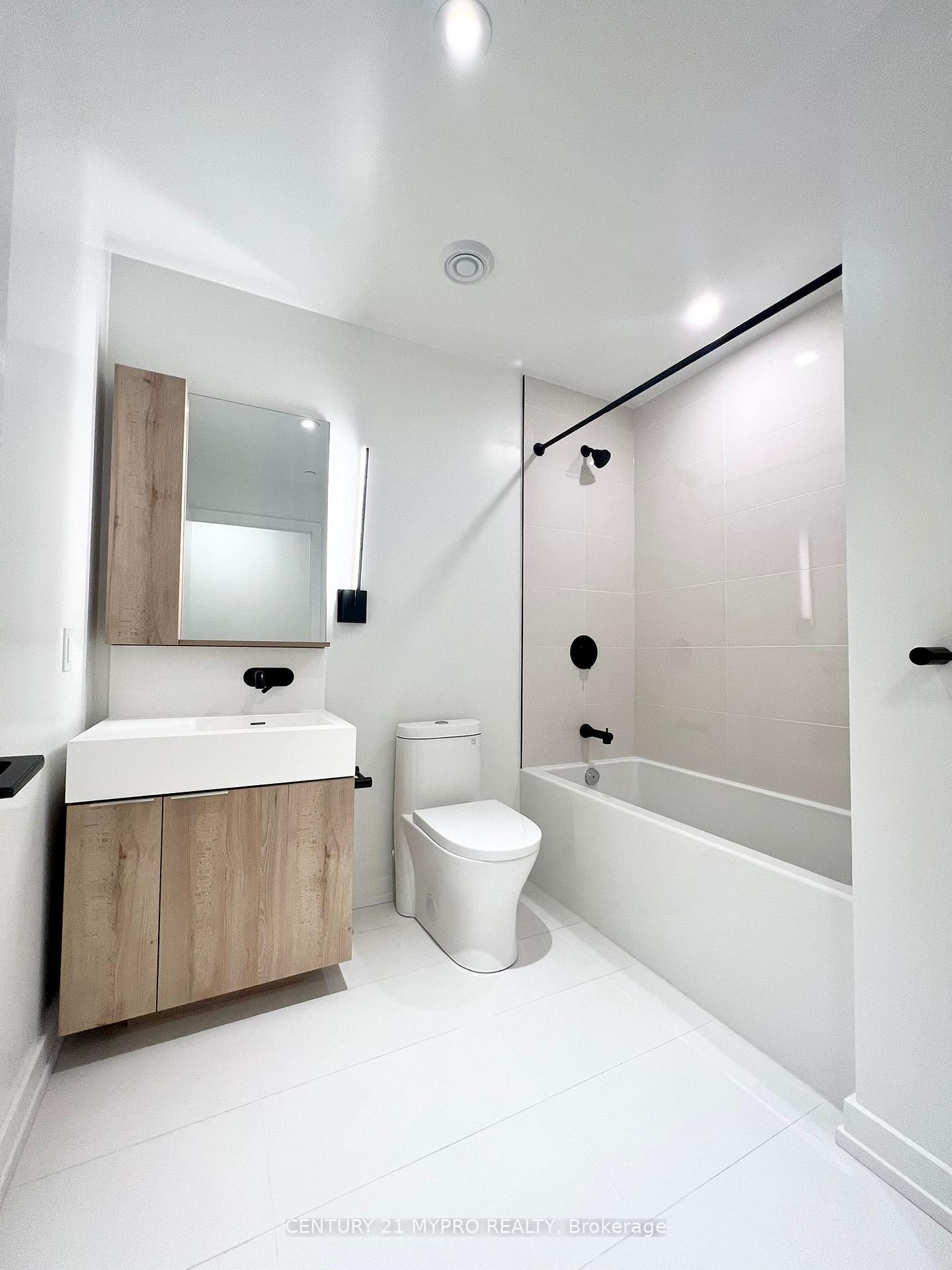 Photo 3 of Unit 204, 127 Broadway Avenue, Toronto, Mount Pleasant West — HOMEH
