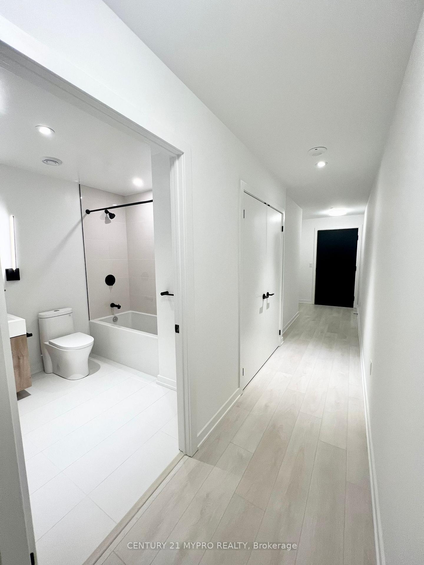 Photo 4 of Unit 204, 127 Broadway Avenue, Toronto, Mount Pleasant West — HOMEH