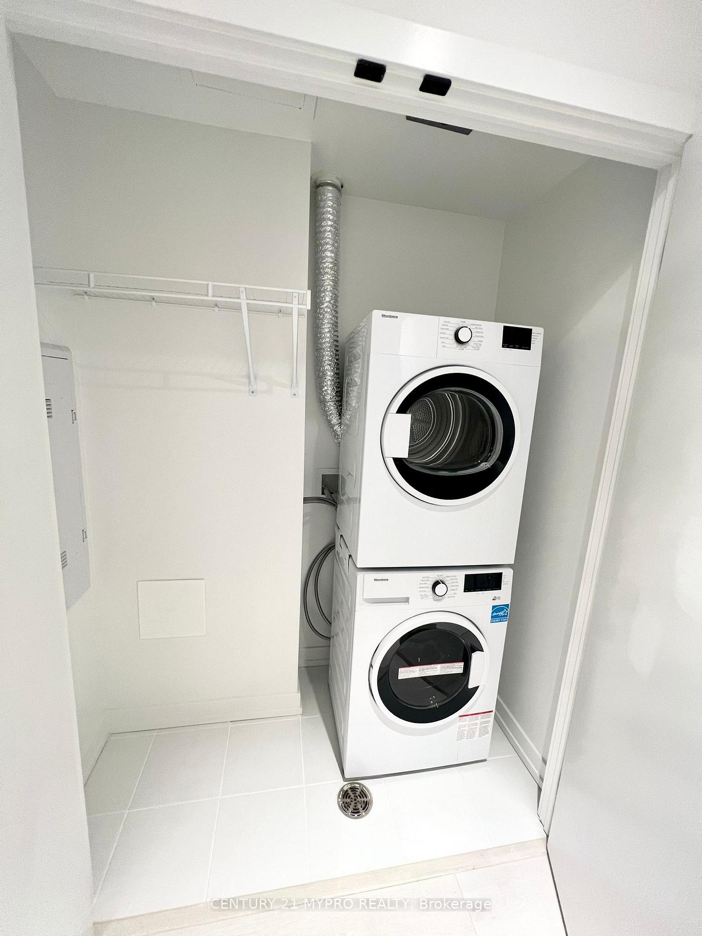 Photo 5 of Unit 204, 127 Broadway Avenue, Toronto, Mount Pleasant West — HOMEH