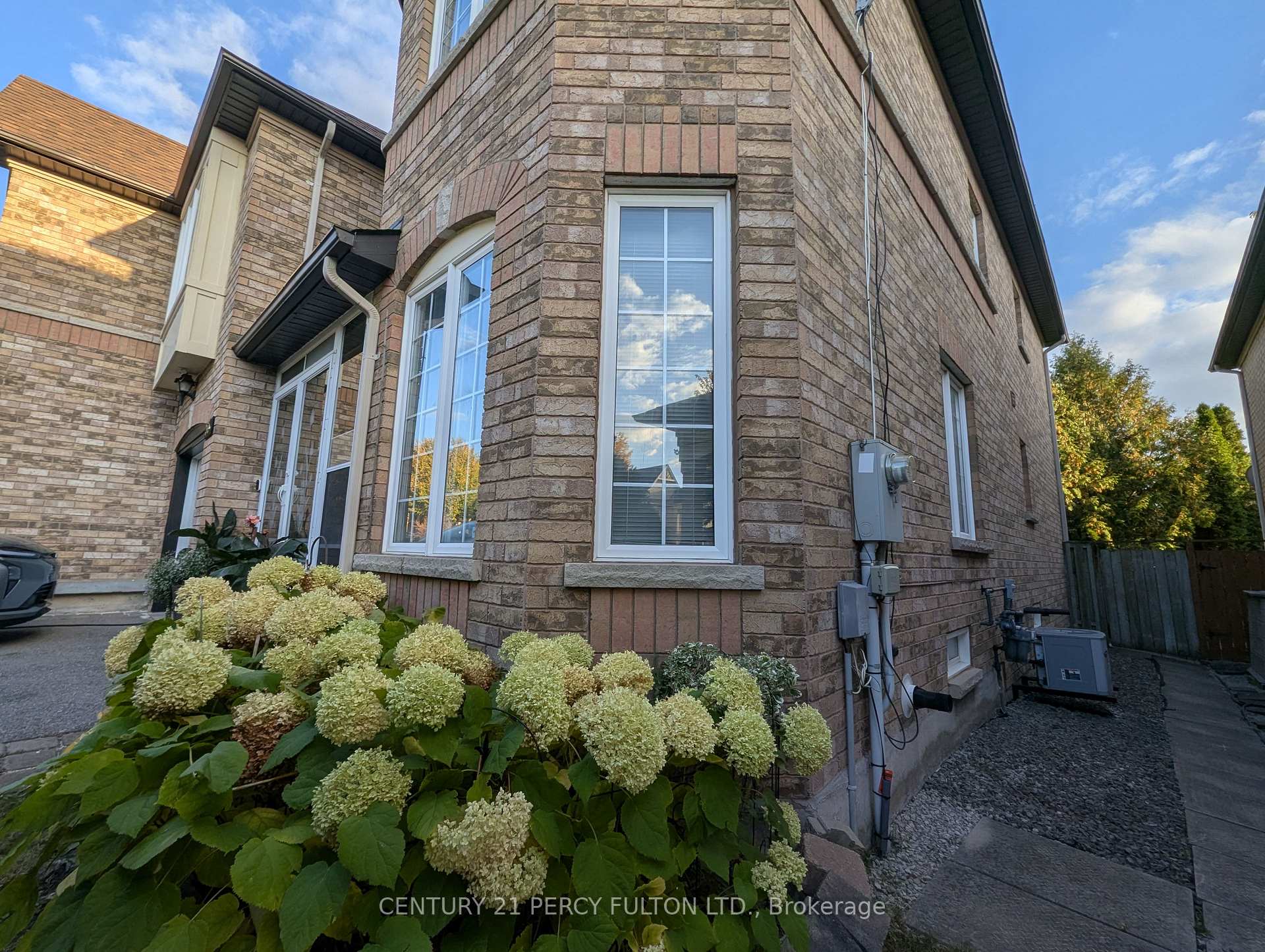 Photo 9 of 53 Elmrill Road, Markham, Berczy — HOMEH
