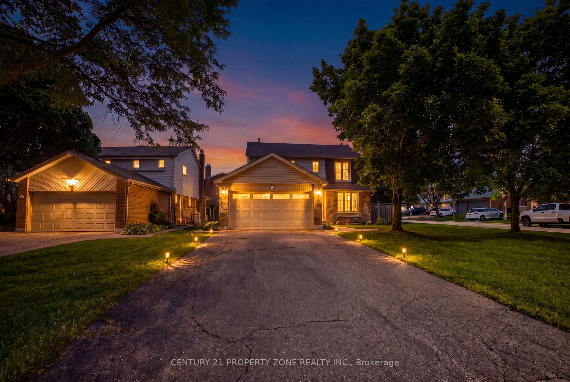 Photo 3 of 27 Madrid Crescent N, Brampton, Central Park — HOMEH