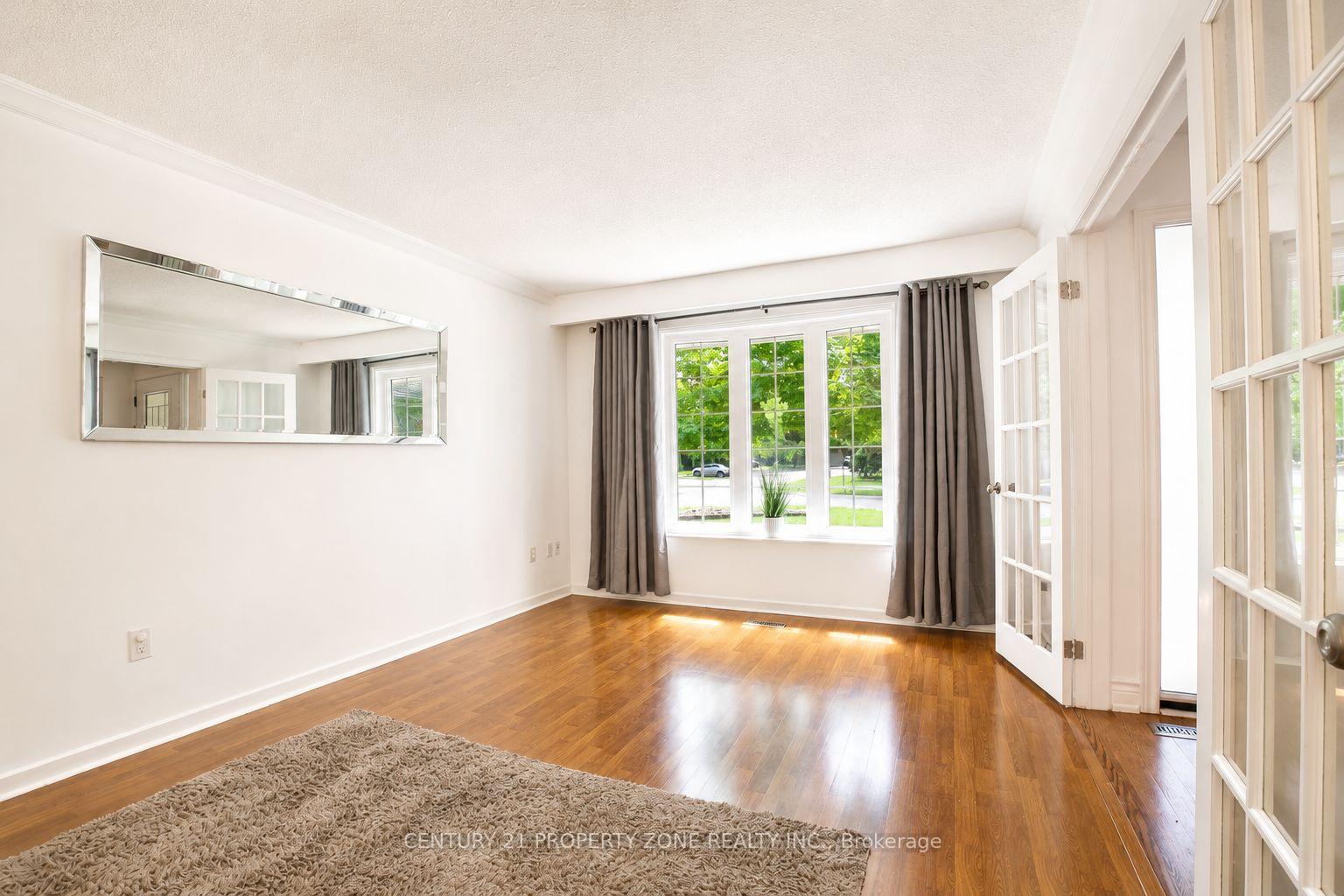 Photo 7 of 27 Madrid Crescent N, Brampton, Central Park — HOMEH