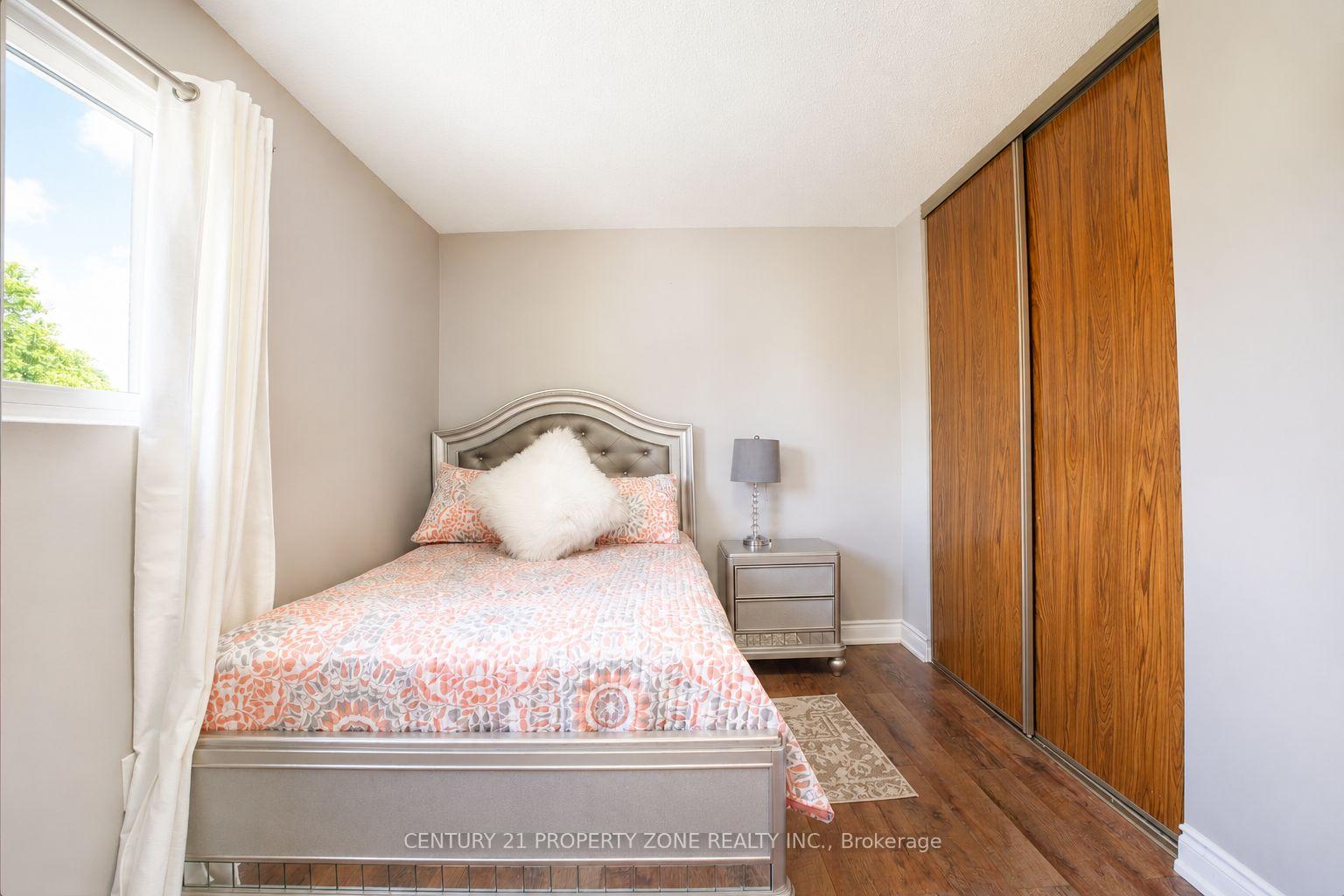 Photo 14 of 27 Madrid Crescent N, Brampton, Central Park — HOMEH