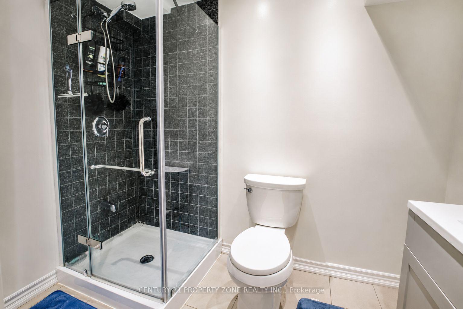 Photo 17 of 27 Madrid Crescent N, Brampton, Central Park — HOMEH