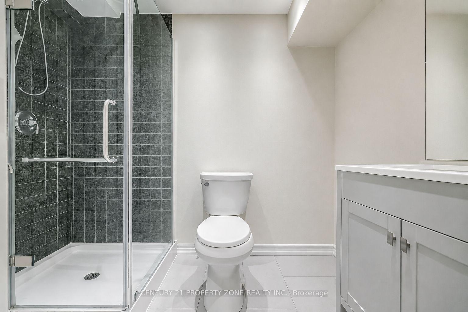 Photo 18 of 27 Madrid Crescent N, Brampton, Central Park — HOMEH