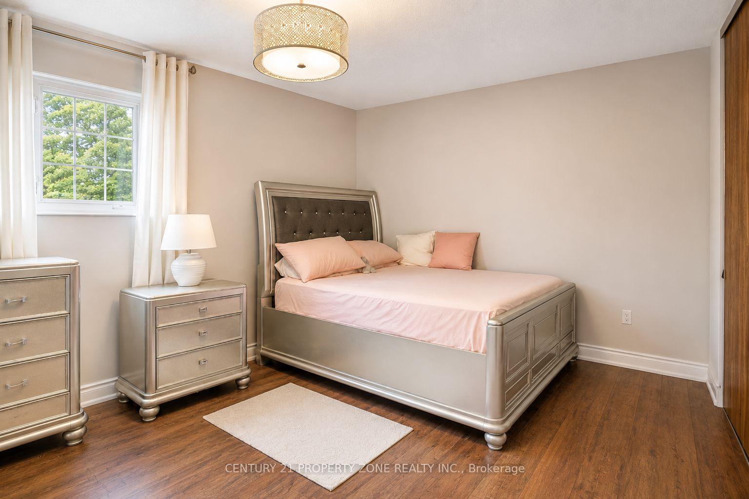 Photo 19 of 27 Madrid Crescent N, Brampton, Central Park — HOMEH