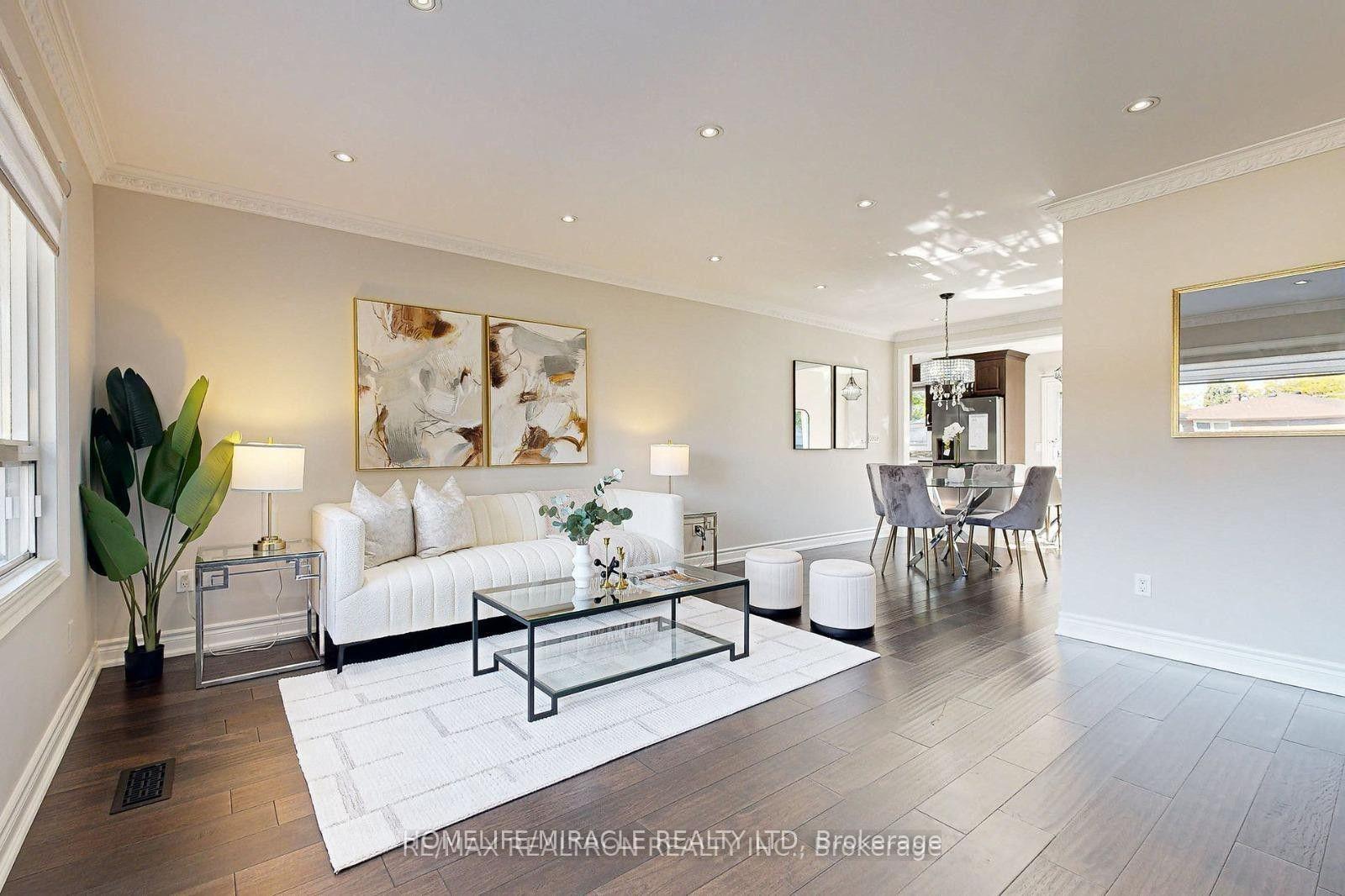 Photo 2 of 32 Araman Drive, Scarborough, Tam O'Shanter-Sullivan — HOMEH