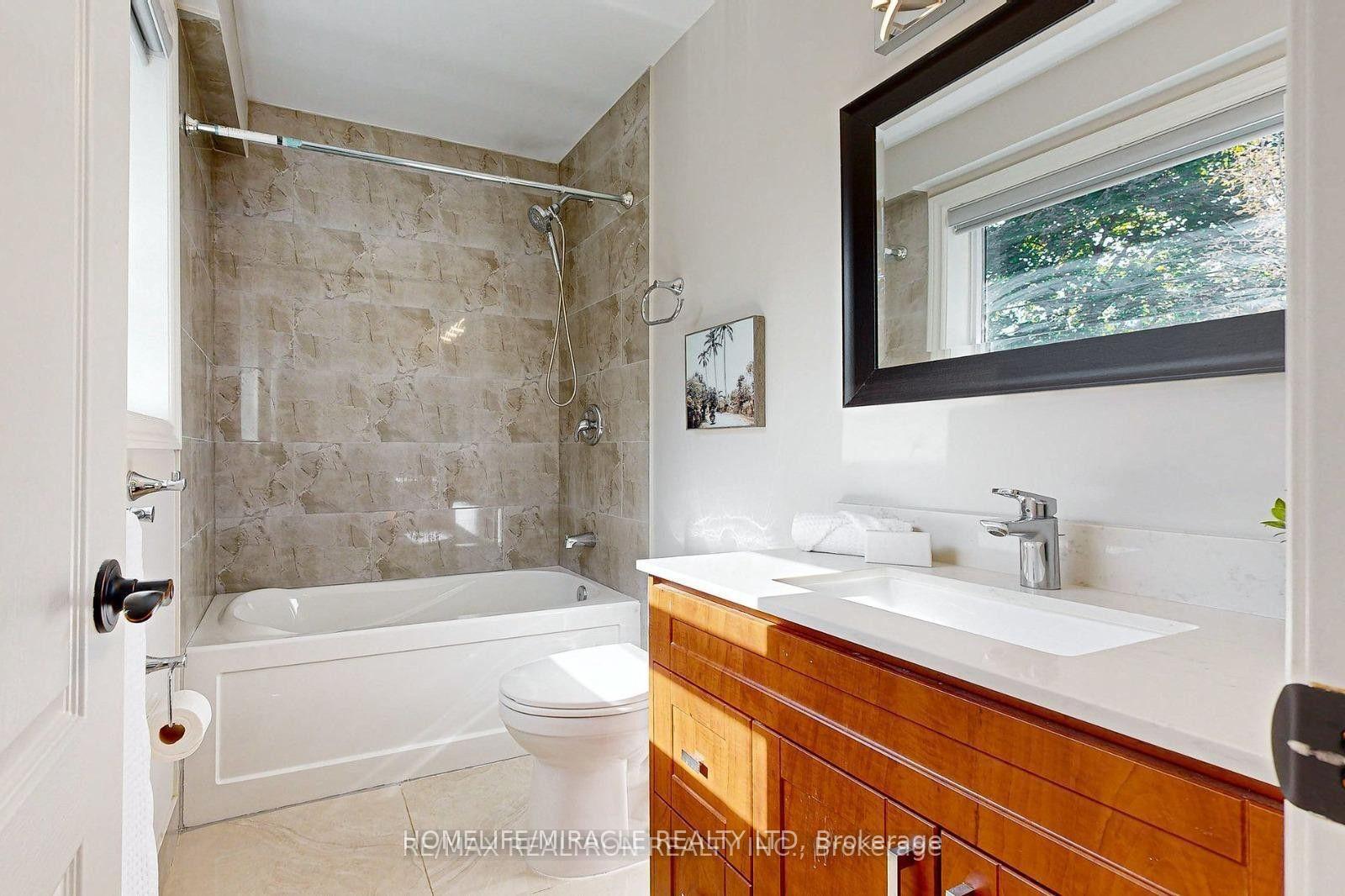 Photo 6 of 32 Araman Drive, Scarborough, Tam O'Shanter-Sullivan — HOMEH