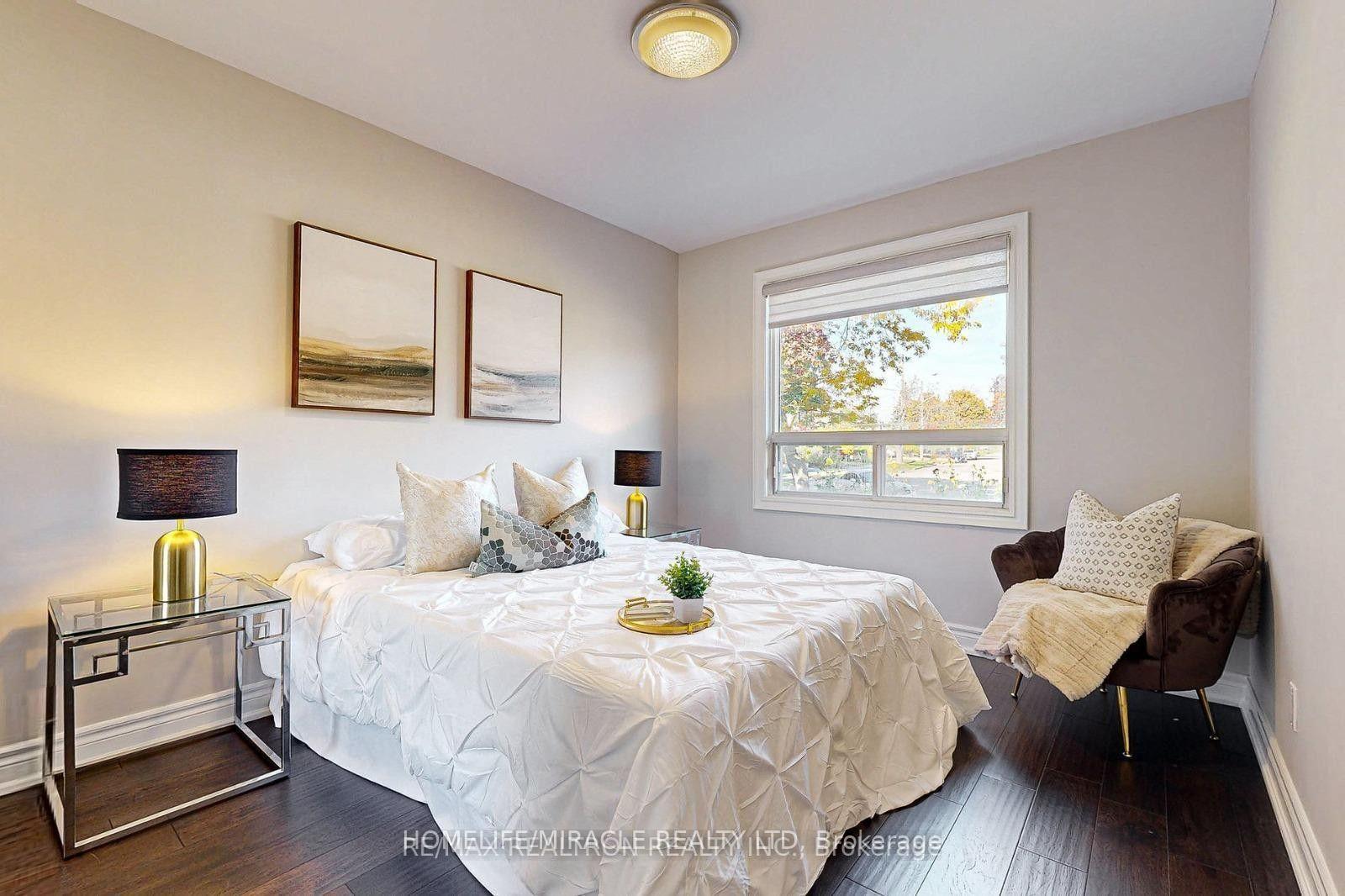 Photo 7 of 32 Araman Drive, Scarborough, Tam O'Shanter-Sullivan — HOMEH