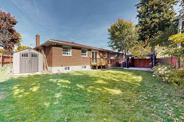 Photo 10 of 32 Araman Drive, Scarborough, Tam O'Shanter-Sullivan — HOMEH