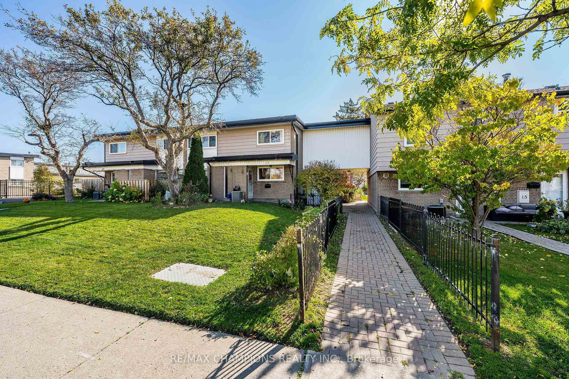 Photo 1 of Unit 17, 925 Bayly Street, Pickering, West Shore — HOMEH