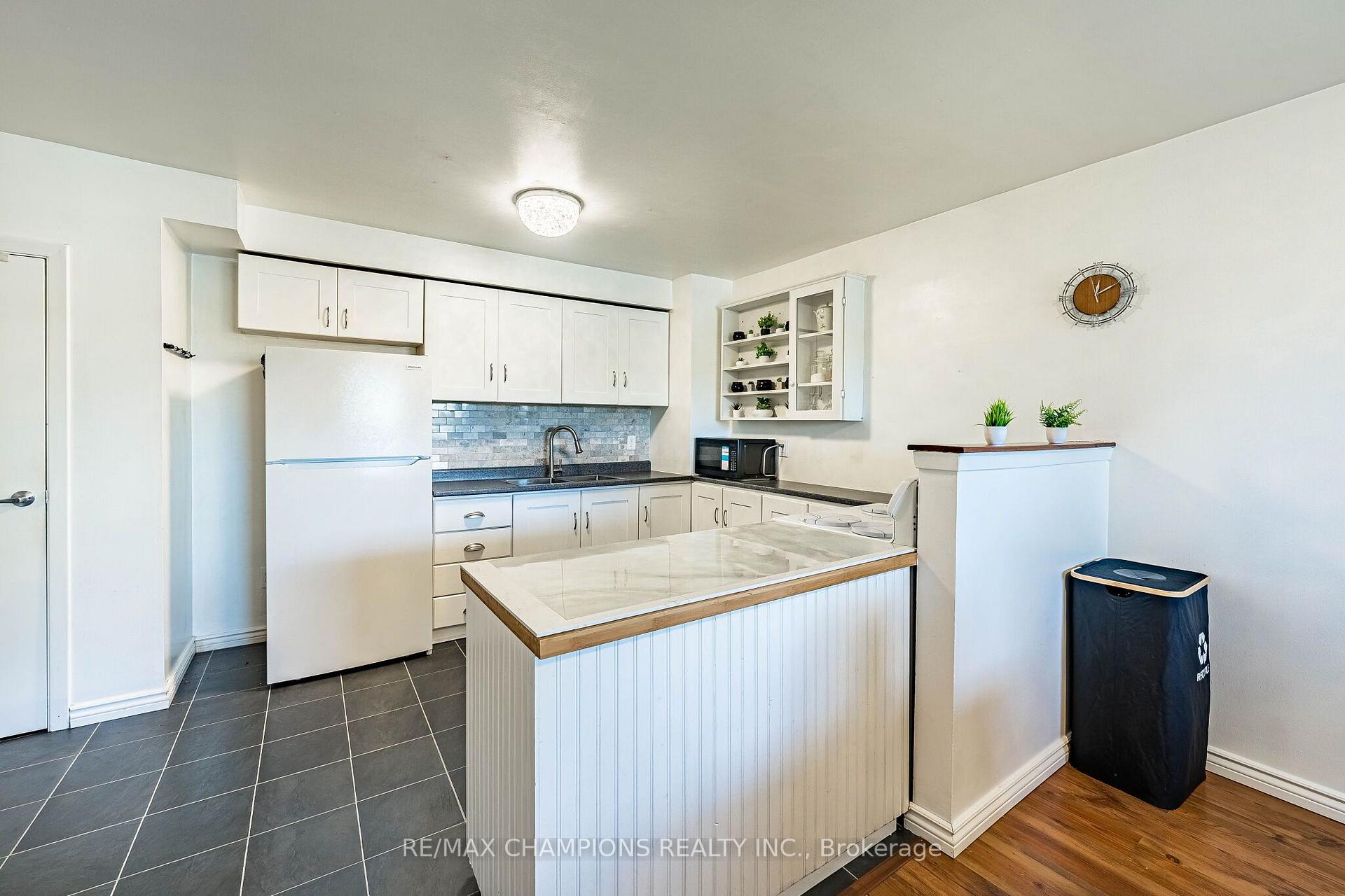 Photo 8 of Unit 17, 925 Bayly Street, Pickering, West Shore — HOMEH