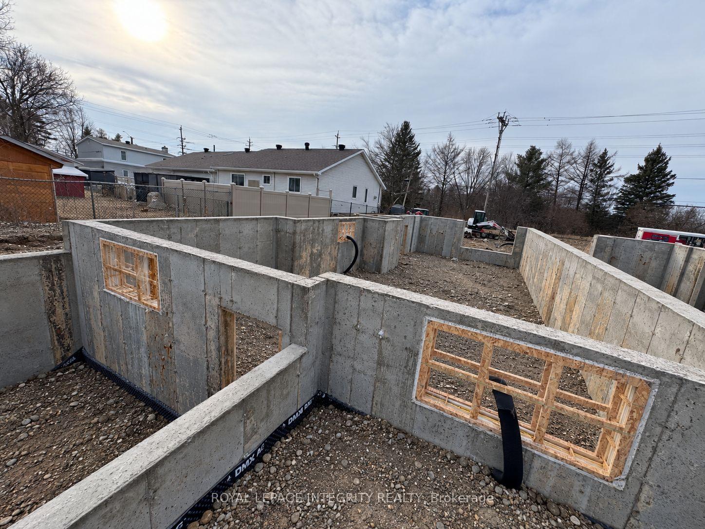 Photo 4 of 3 Tauvette Street E, Ottawa, Blackburn Hamlet — HOMEH