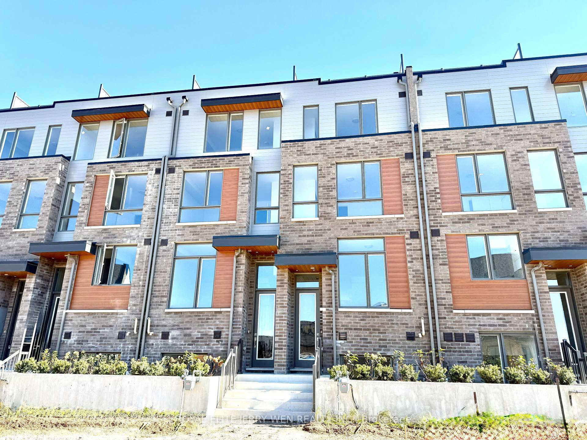 Photo 1 of 384 Lawrence Heights Way, Toronto, Englemount-Lawrence — HOMEH