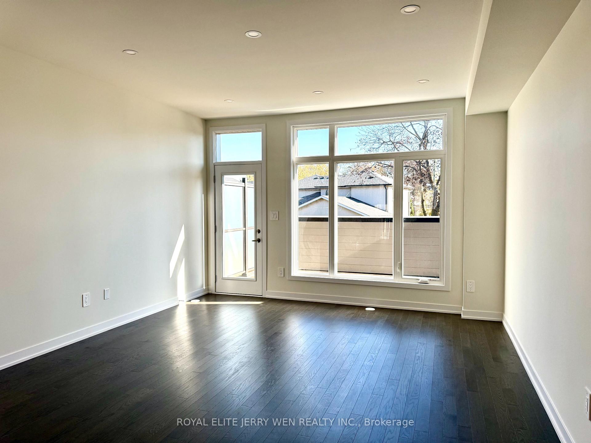 Photo 3 of 384 Lawrence Heights Way, Toronto, Englemount-Lawrence — HOMEH