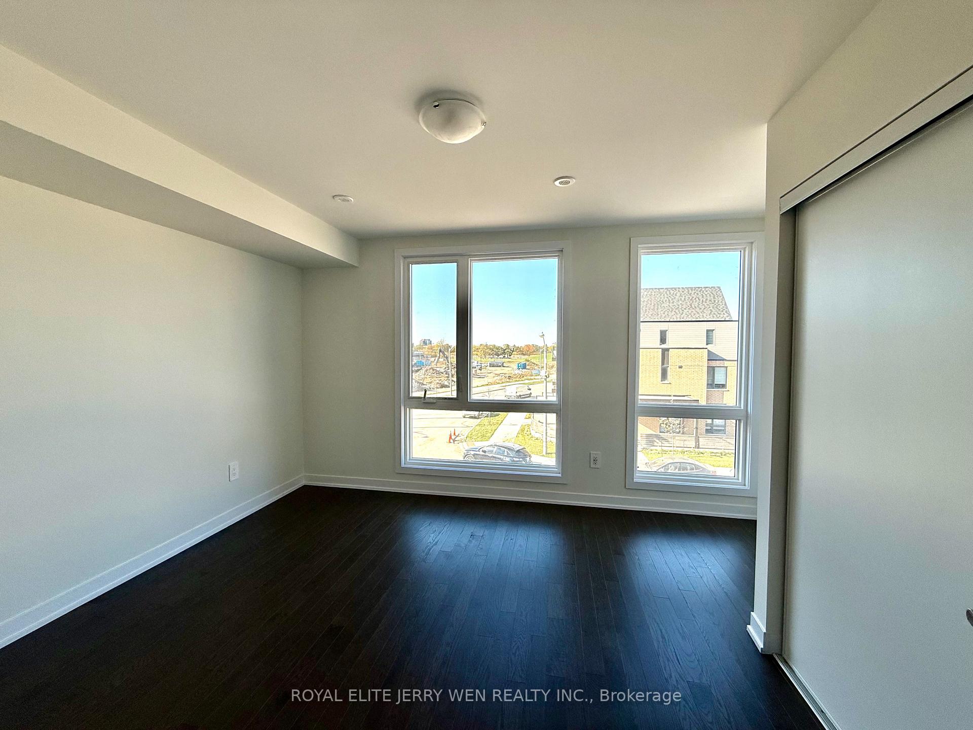 Photo 4 of 384 Lawrence Heights Way, Toronto, Englemount-Lawrence — HOMEH