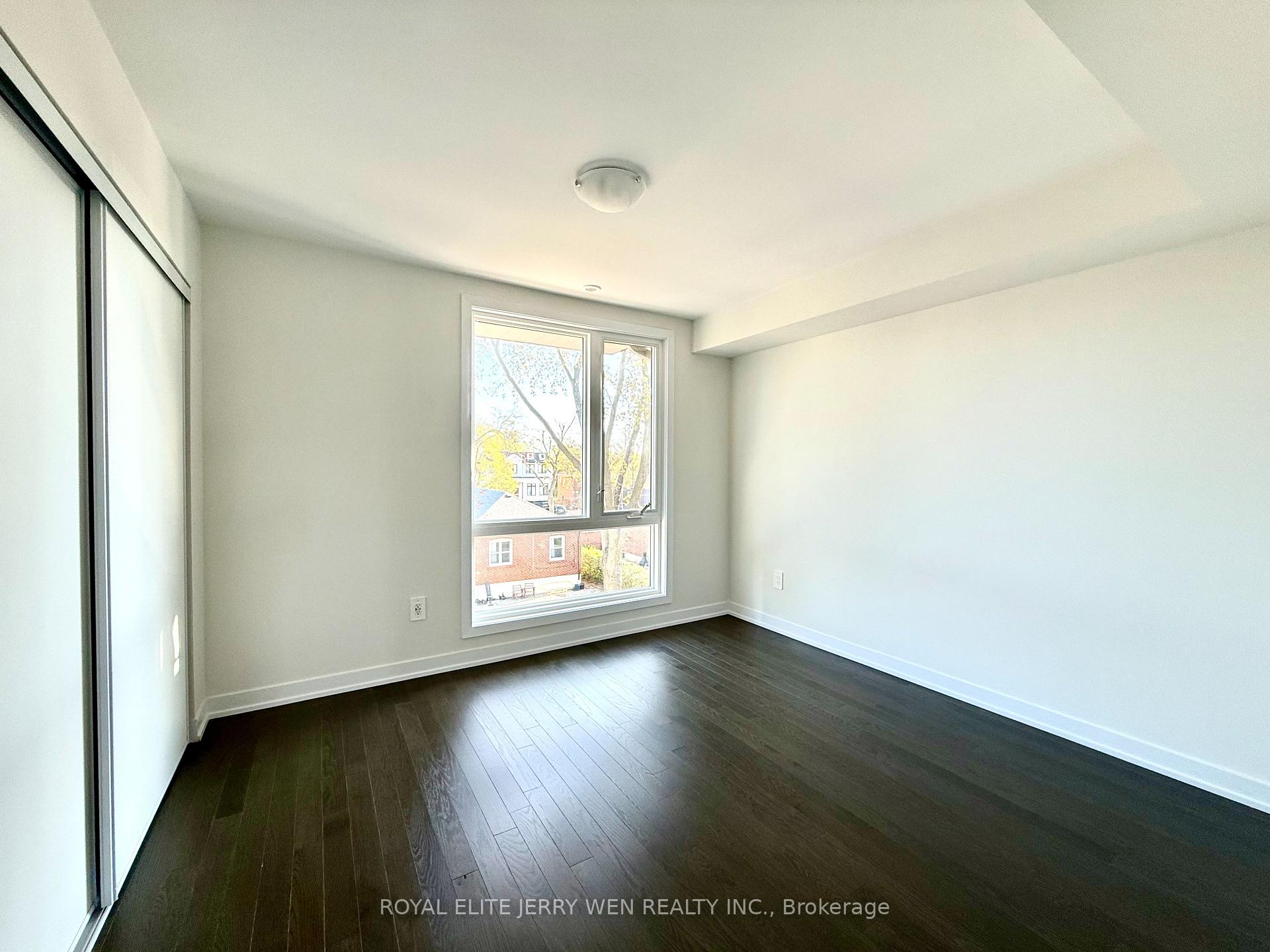 Photo 7 of 384 Lawrence Heights Way, Toronto, Englemount-Lawrence — HOMEH